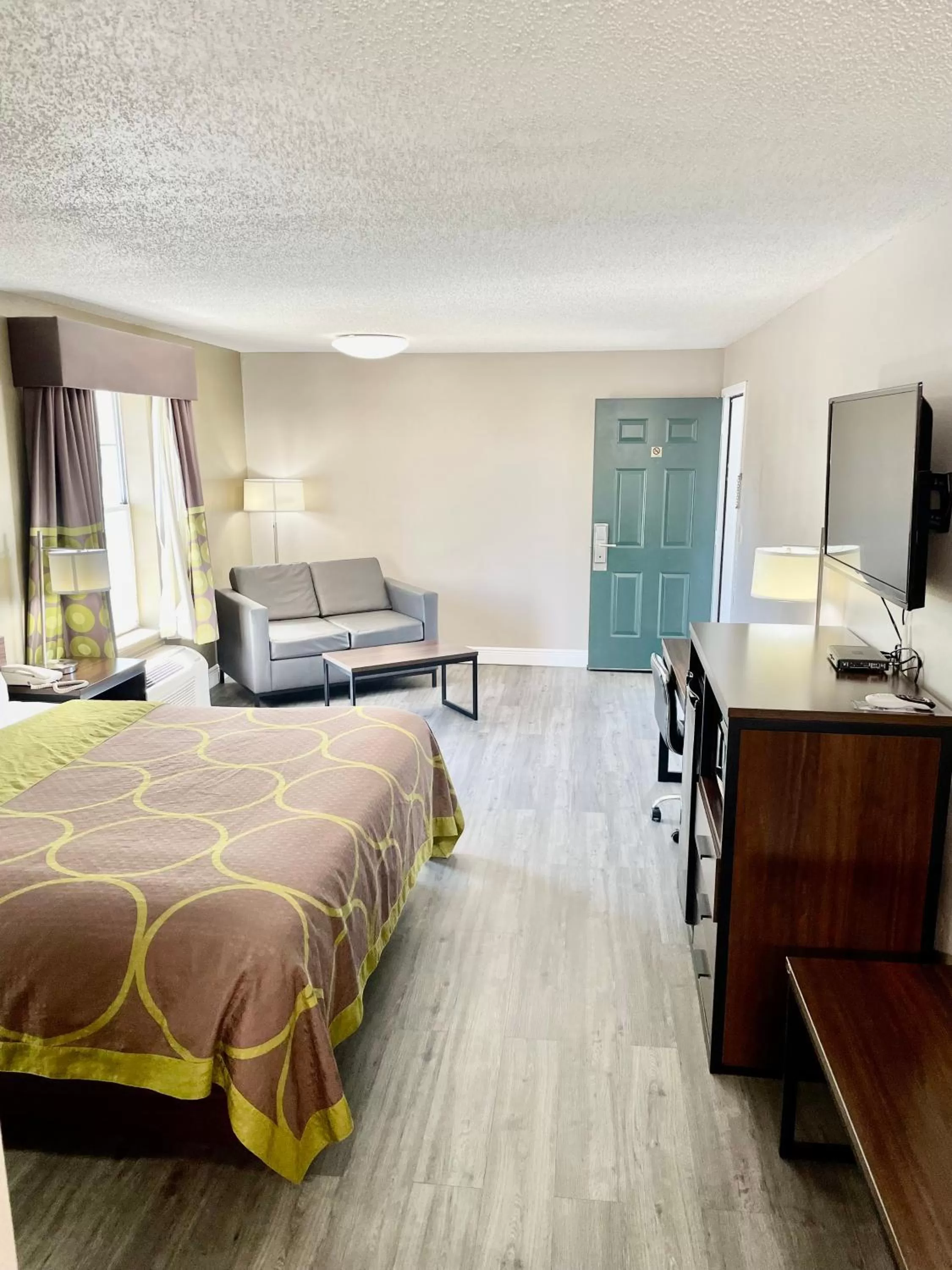 King Room - Non-Smoking in Super 8 by Wyndham Bay St. Louis