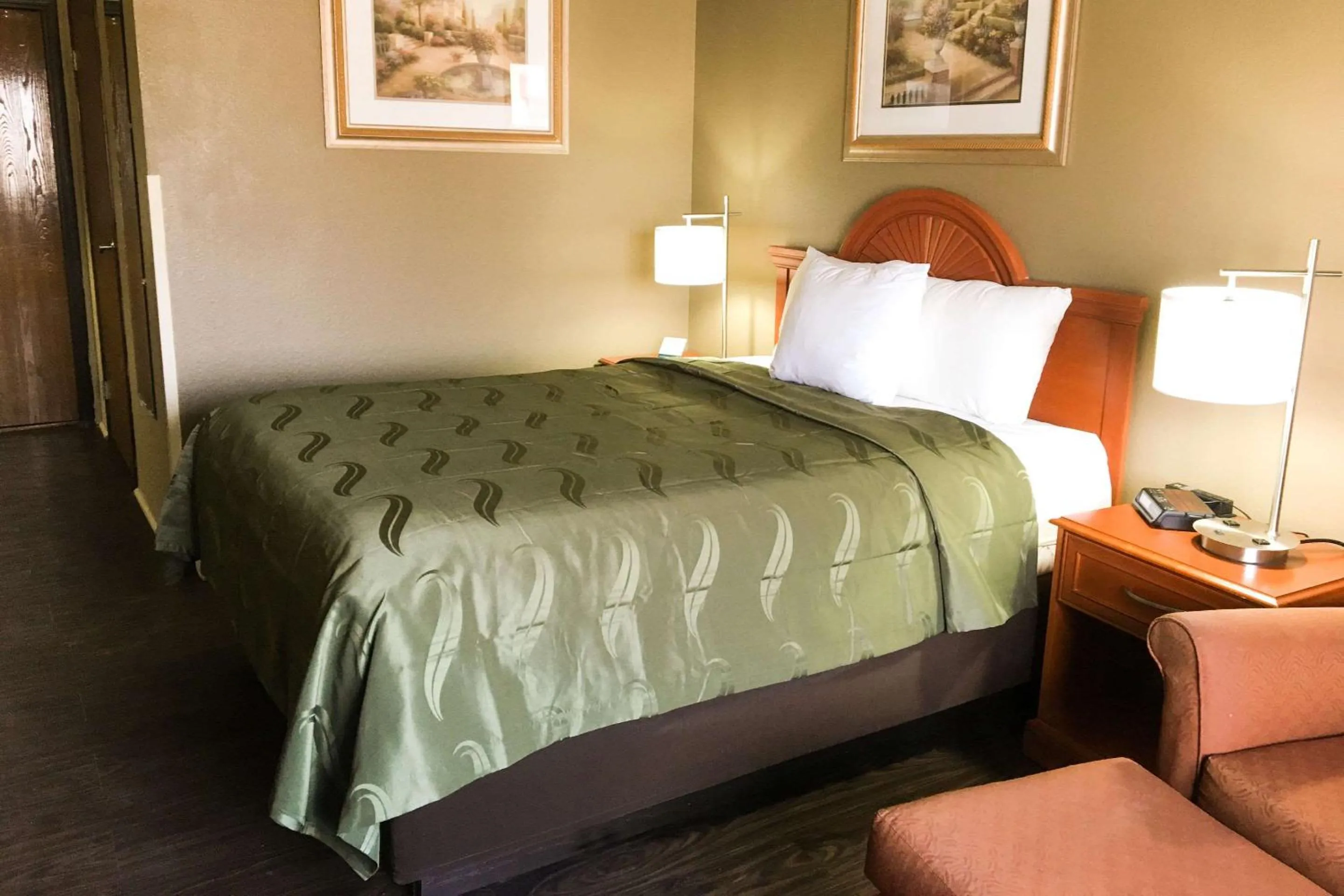 Queen Room - Accessible/Non-Smoking in Quality Inn & Suites Lincoln near I-55