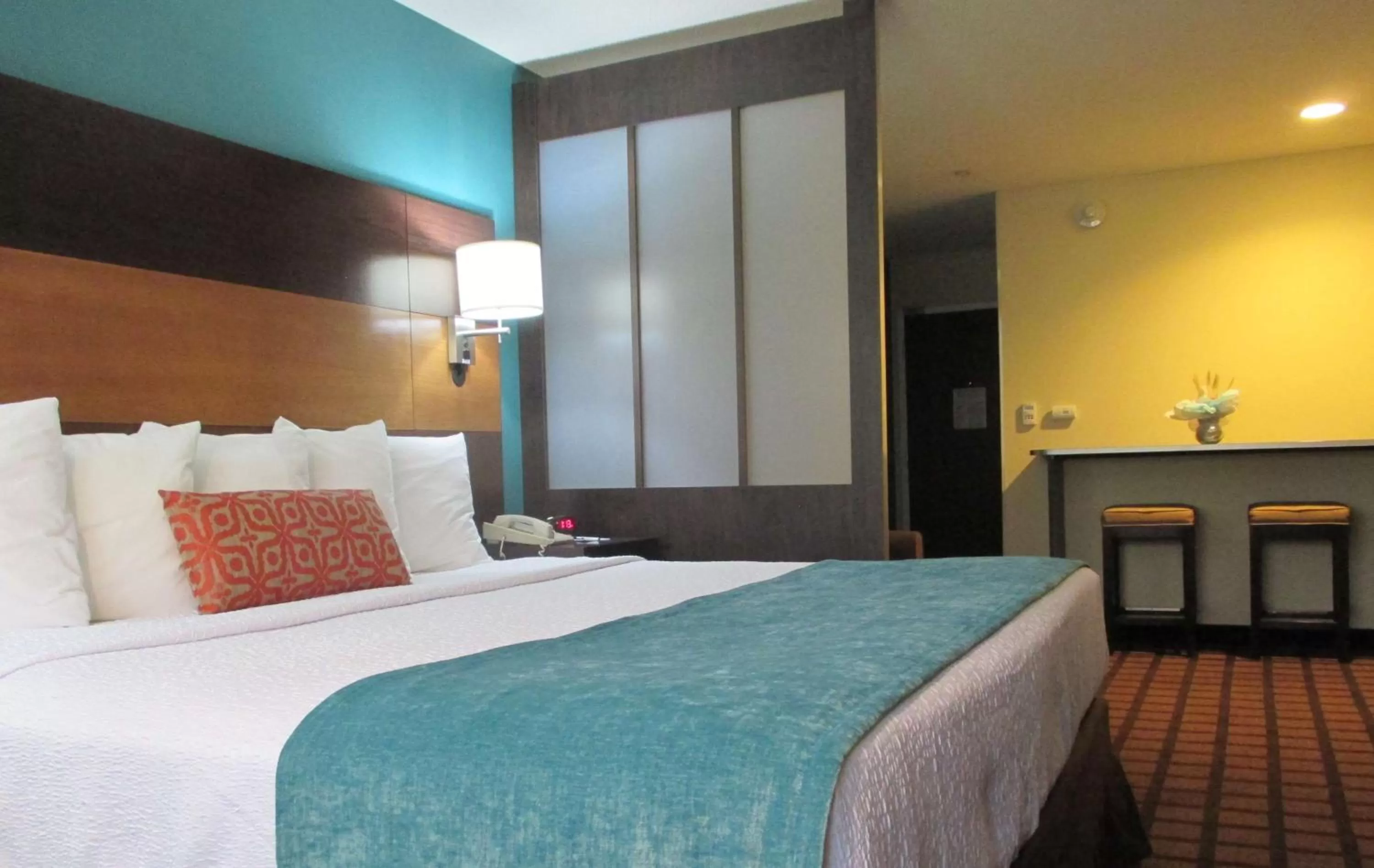 King Suite with Kitchenette - Non-Smoking in Best Western Plus Harrisburg Mechanicsburg