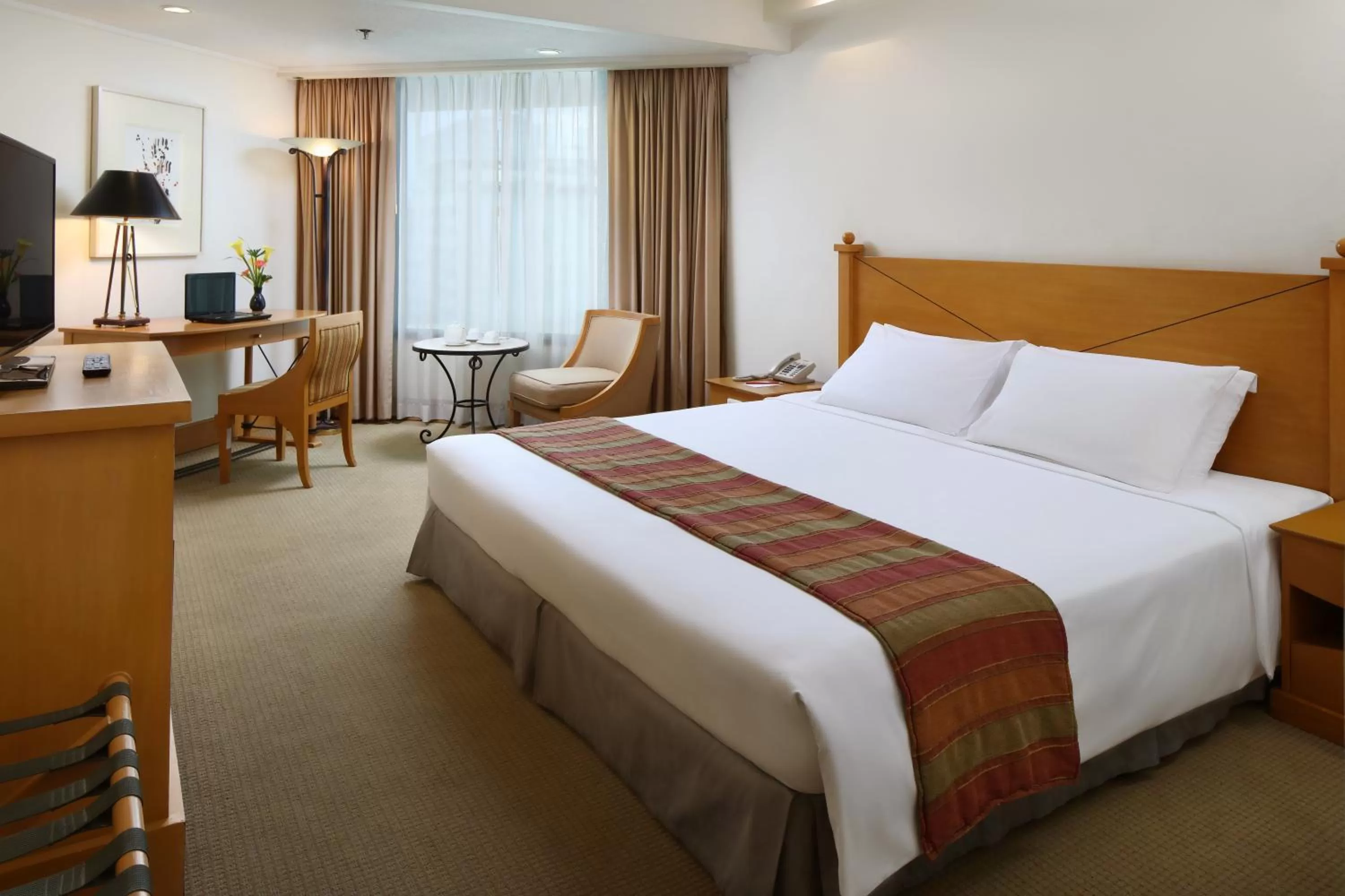 Deluxe King Room in The Heritage Hotel Manila