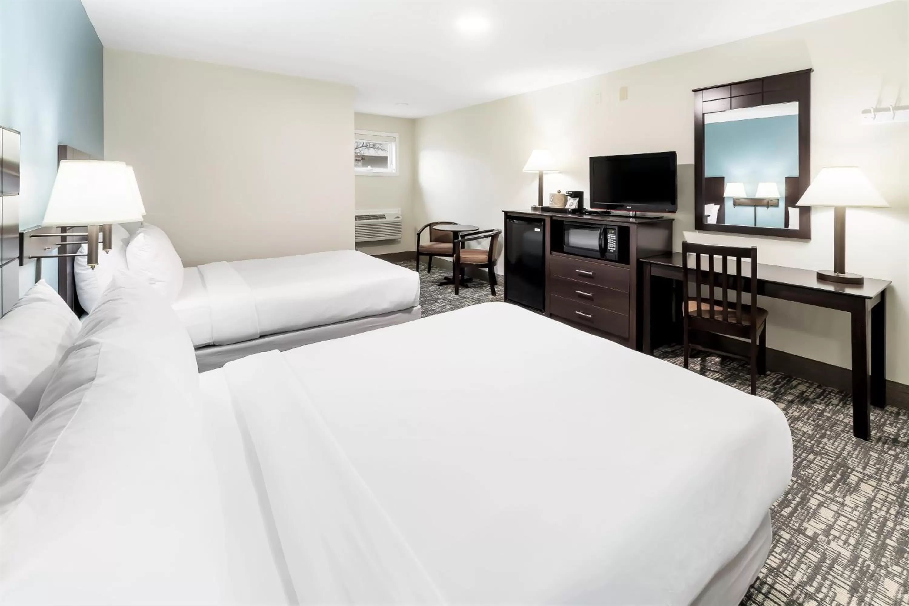 Standard Queen Room with Two Queen Beds in Top Notch Inn