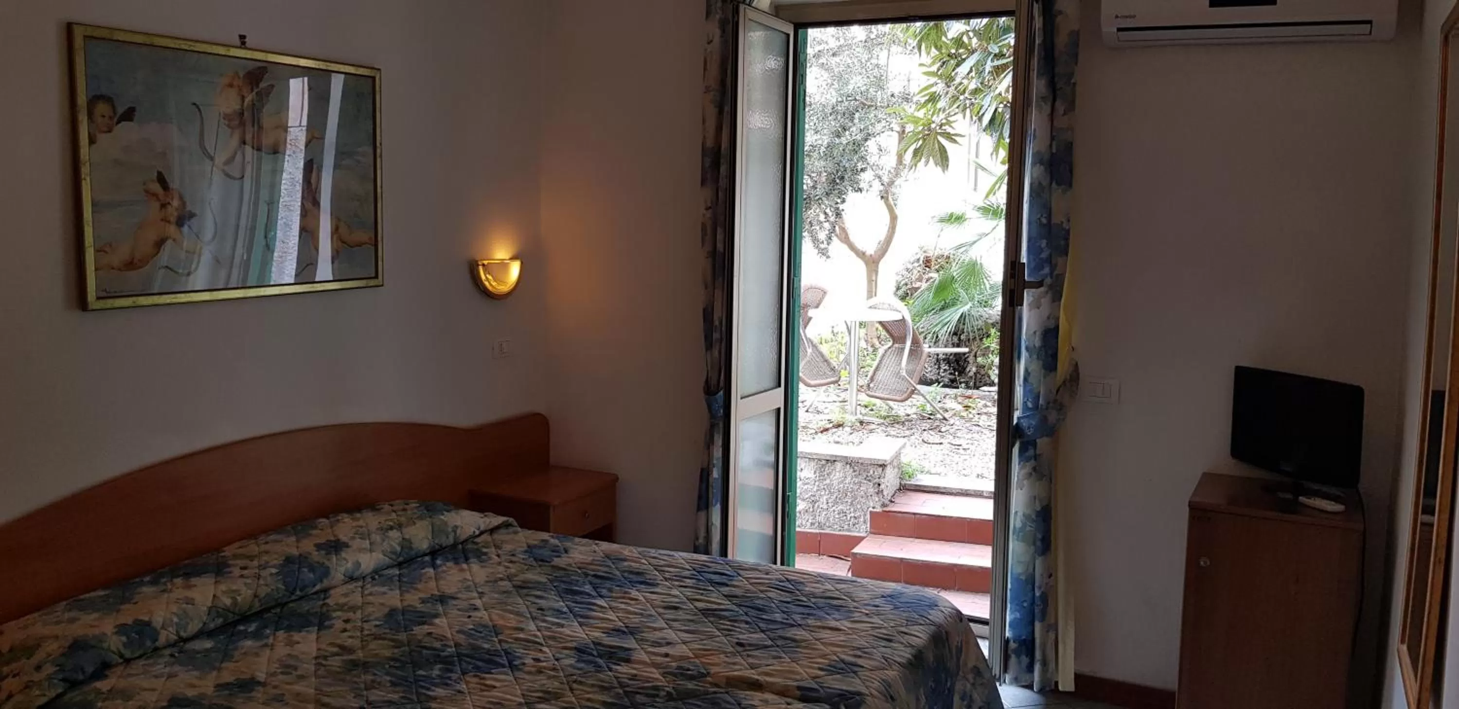 Twin/Double Room in Hotel Tirreno