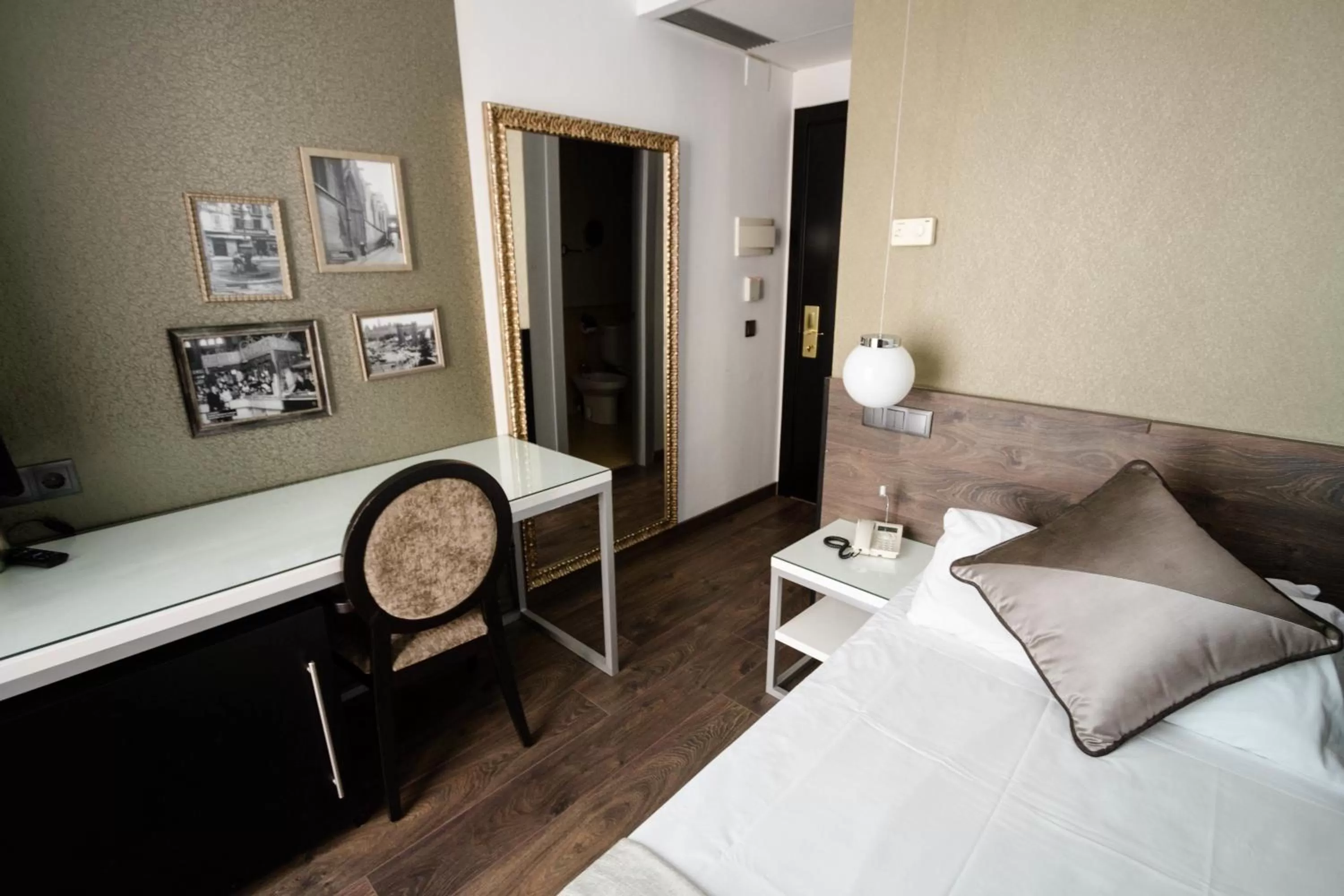 Standard Single Room with Street View in Moderno