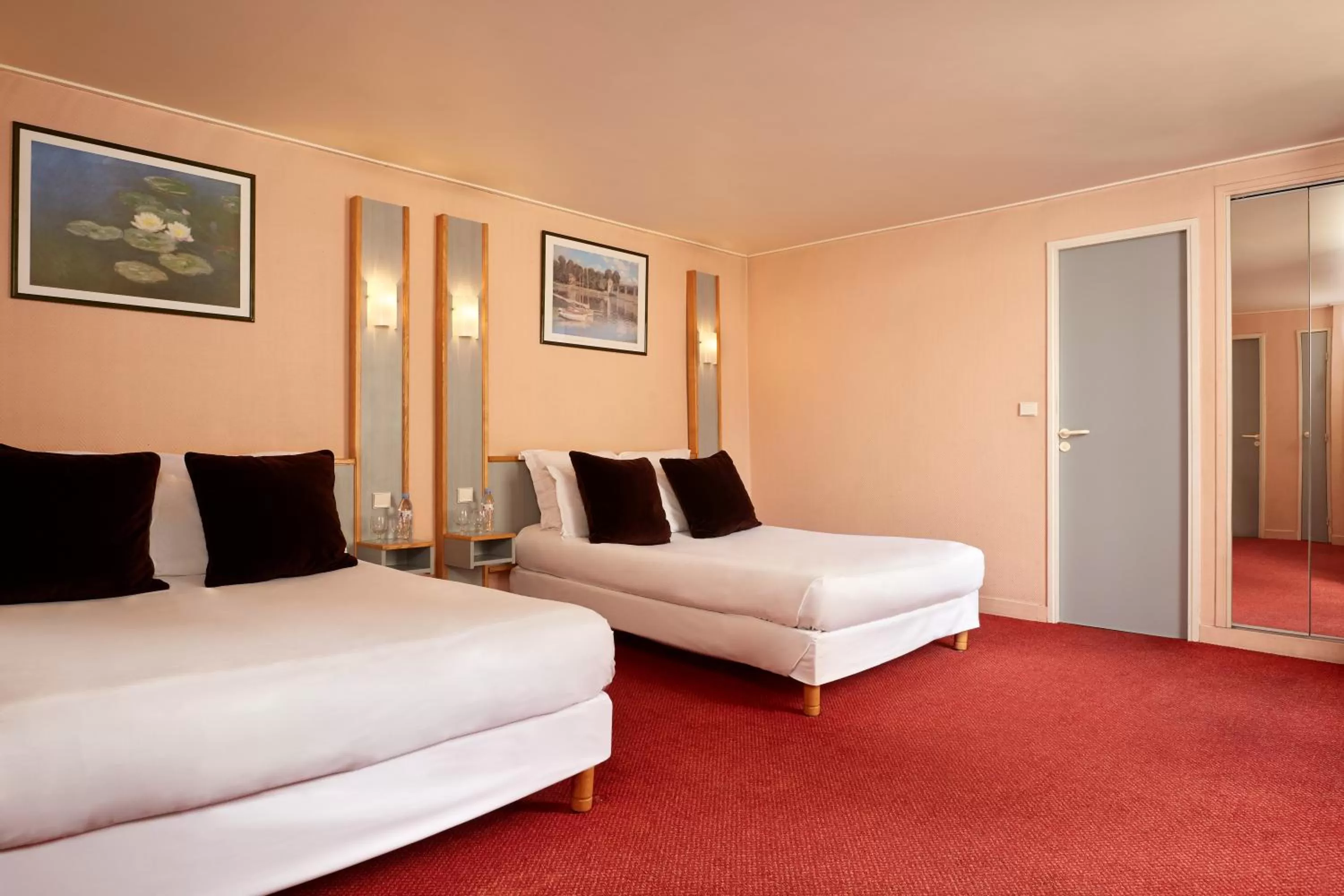 Quadruple Room in Hotel Antin St Georges