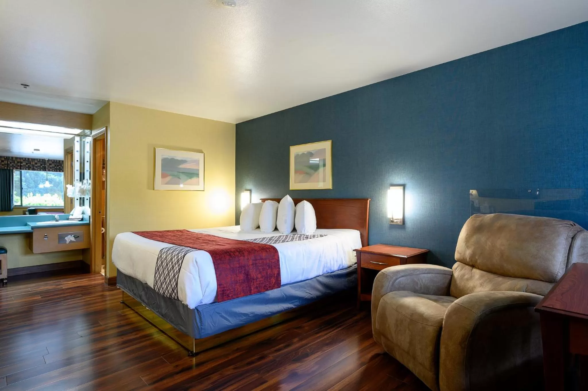 King Room - Non-Smoking in Americas Best Value Inn Phoenix Medford