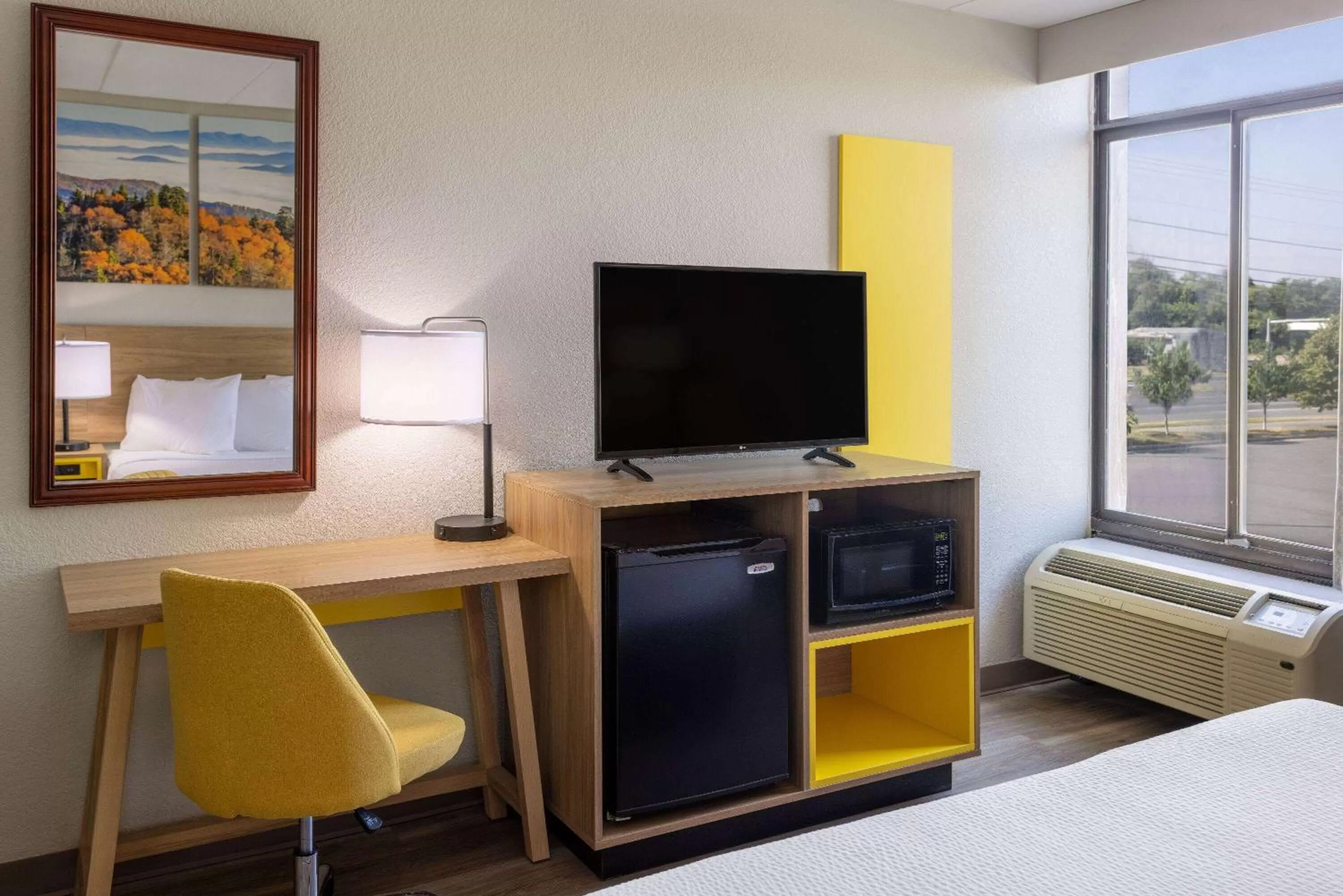 Double Room with Two Double Beds - Mobility Access/Non-Smoking in Days Inn by Wyndham Winchester