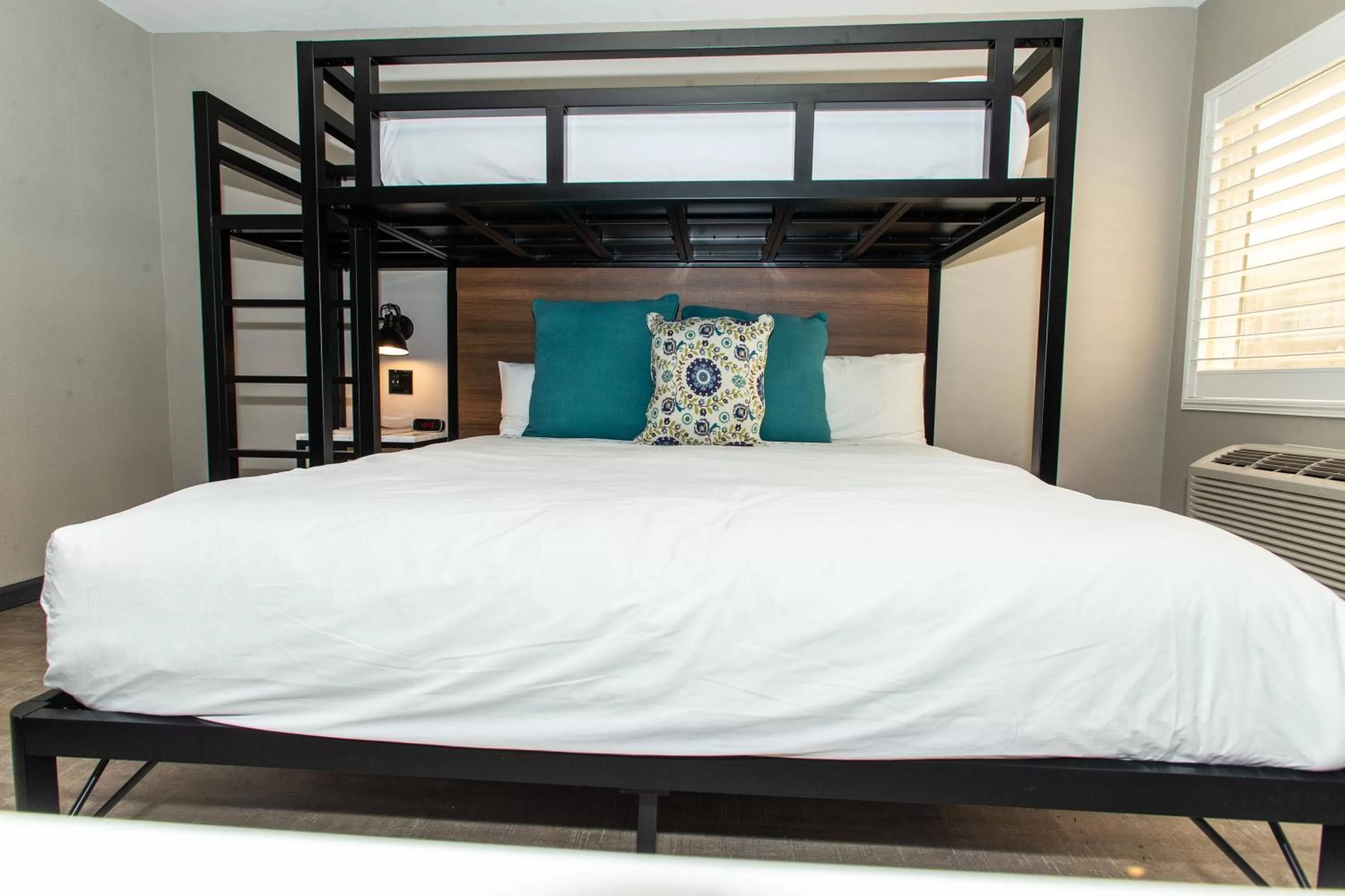 King Room - Disability Access in Magnolia Tree Hotel-Maingate/Anaheim Convention Center