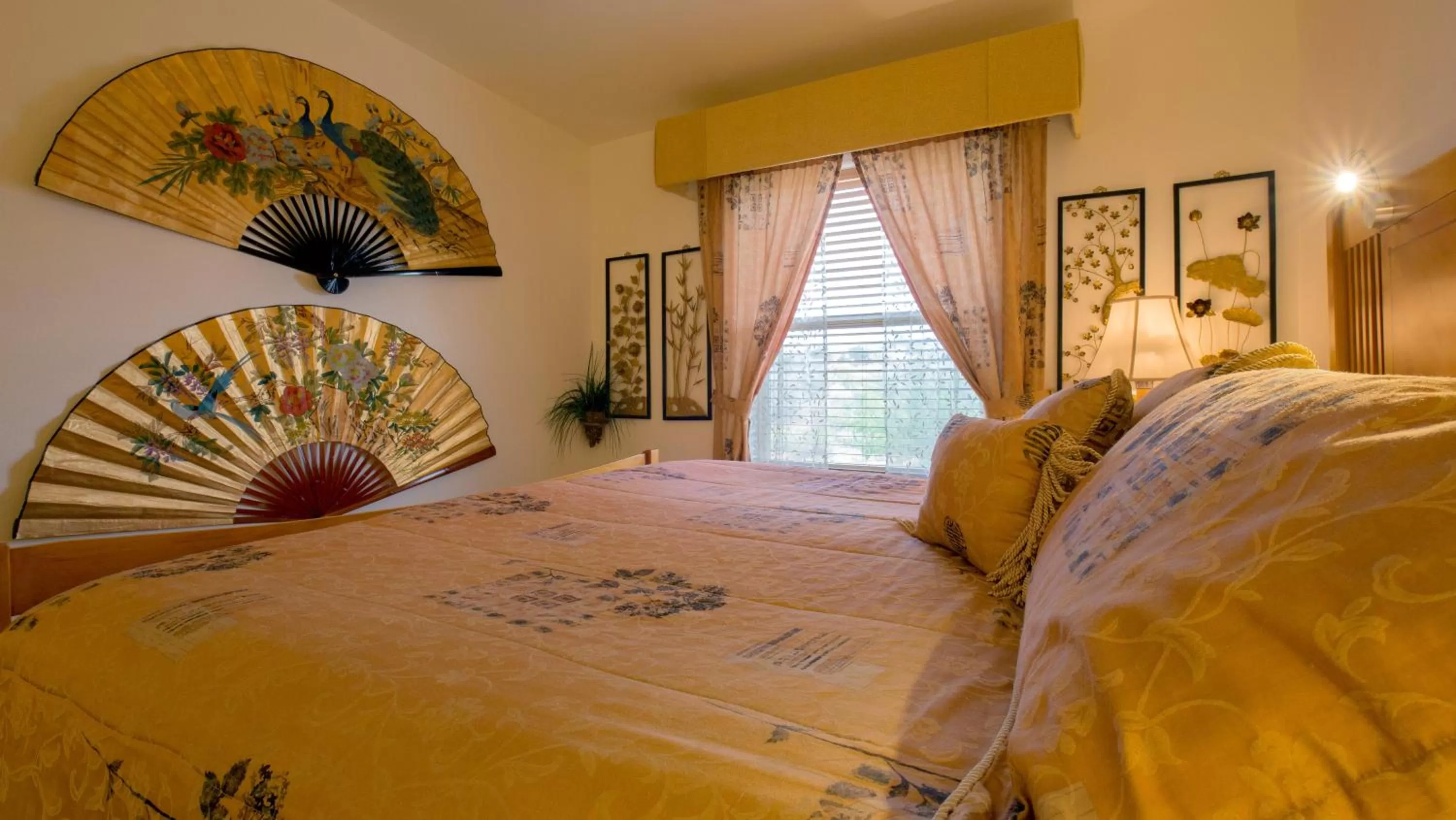 King Room in Dreamkatchers Lake Powell Bed & Breakfast