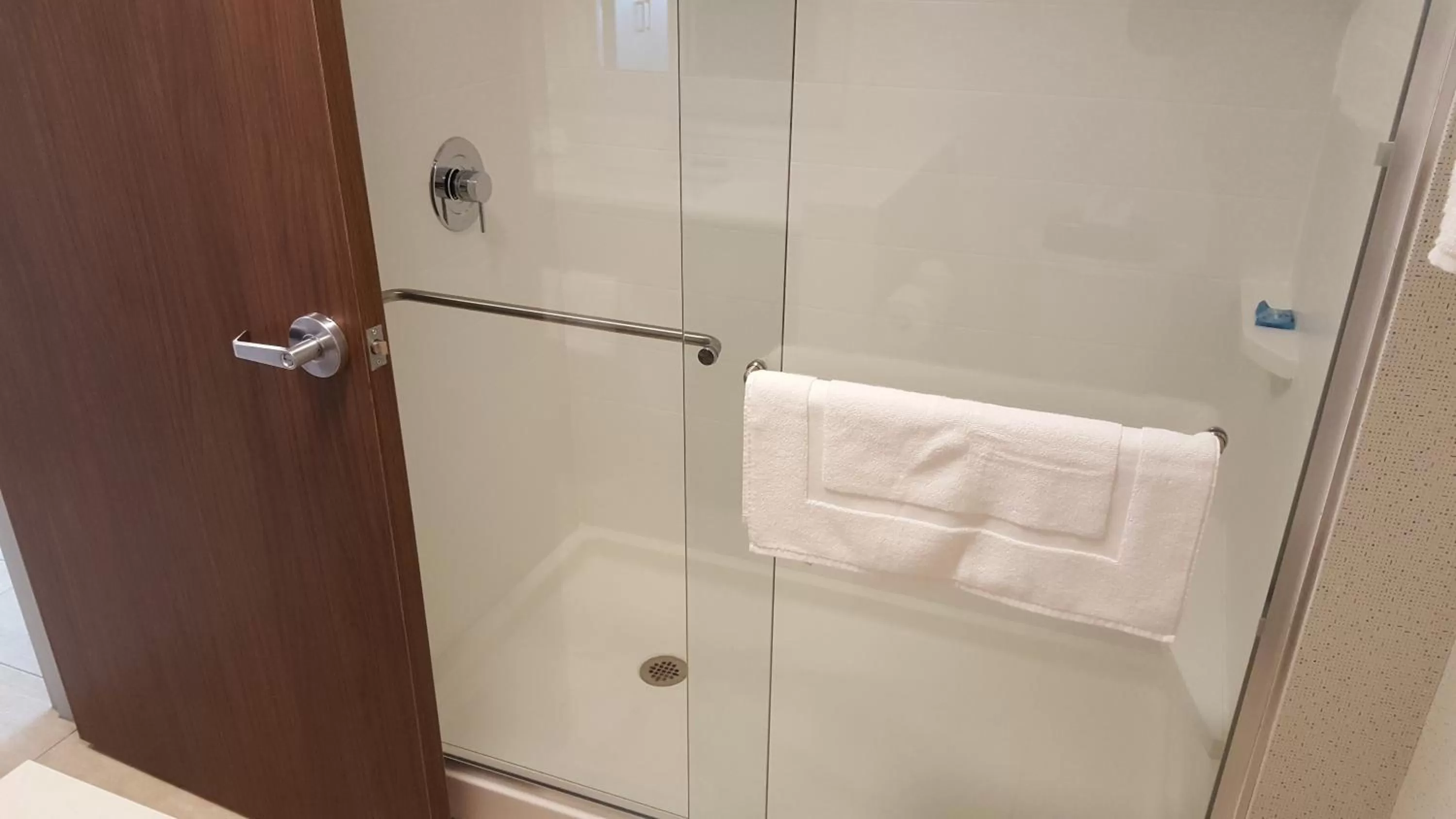 Standard King Room in Holiday Inn Express & Suites Oswego by IHG