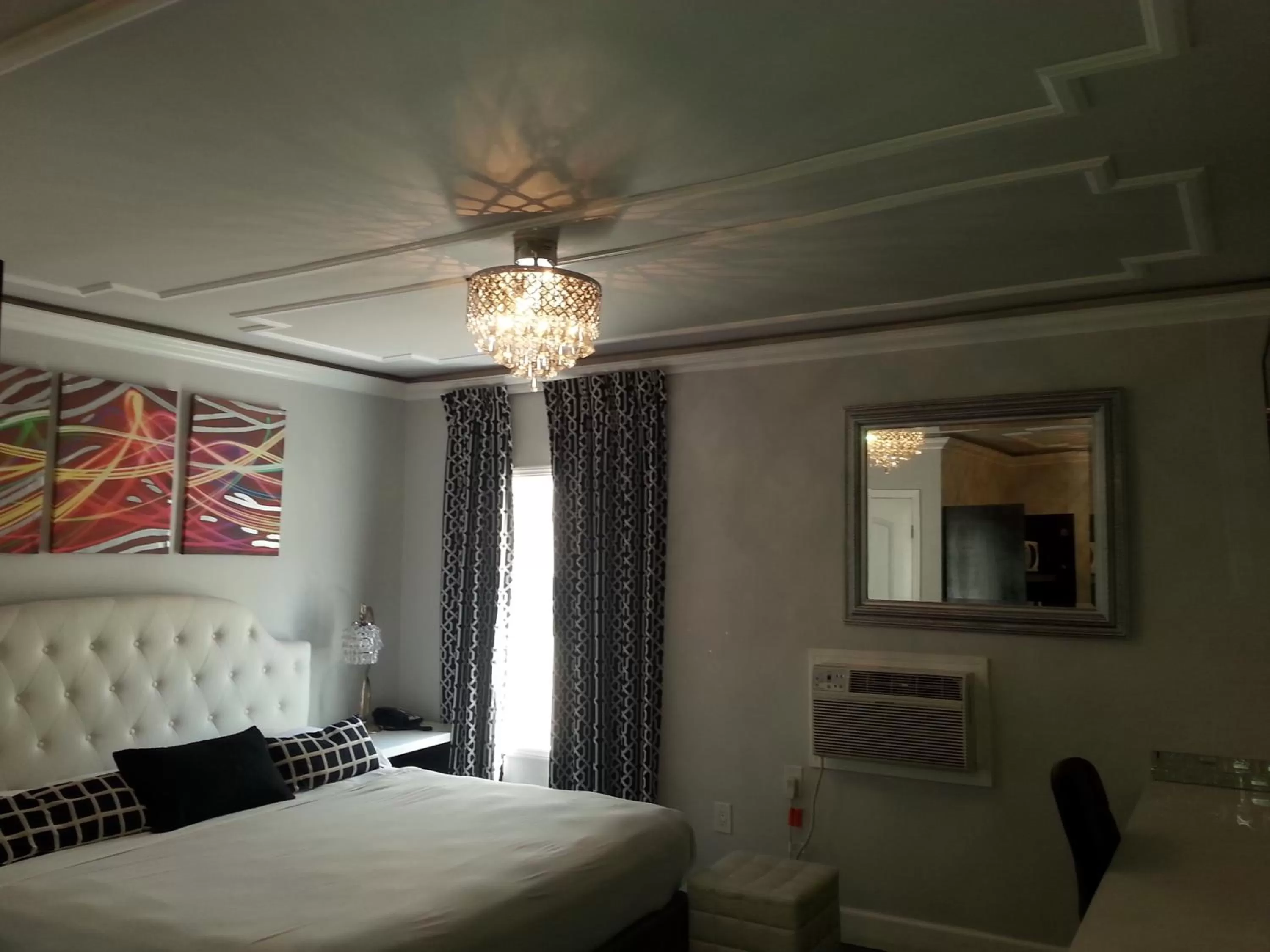 King Room in Hollywood VIP Hotel