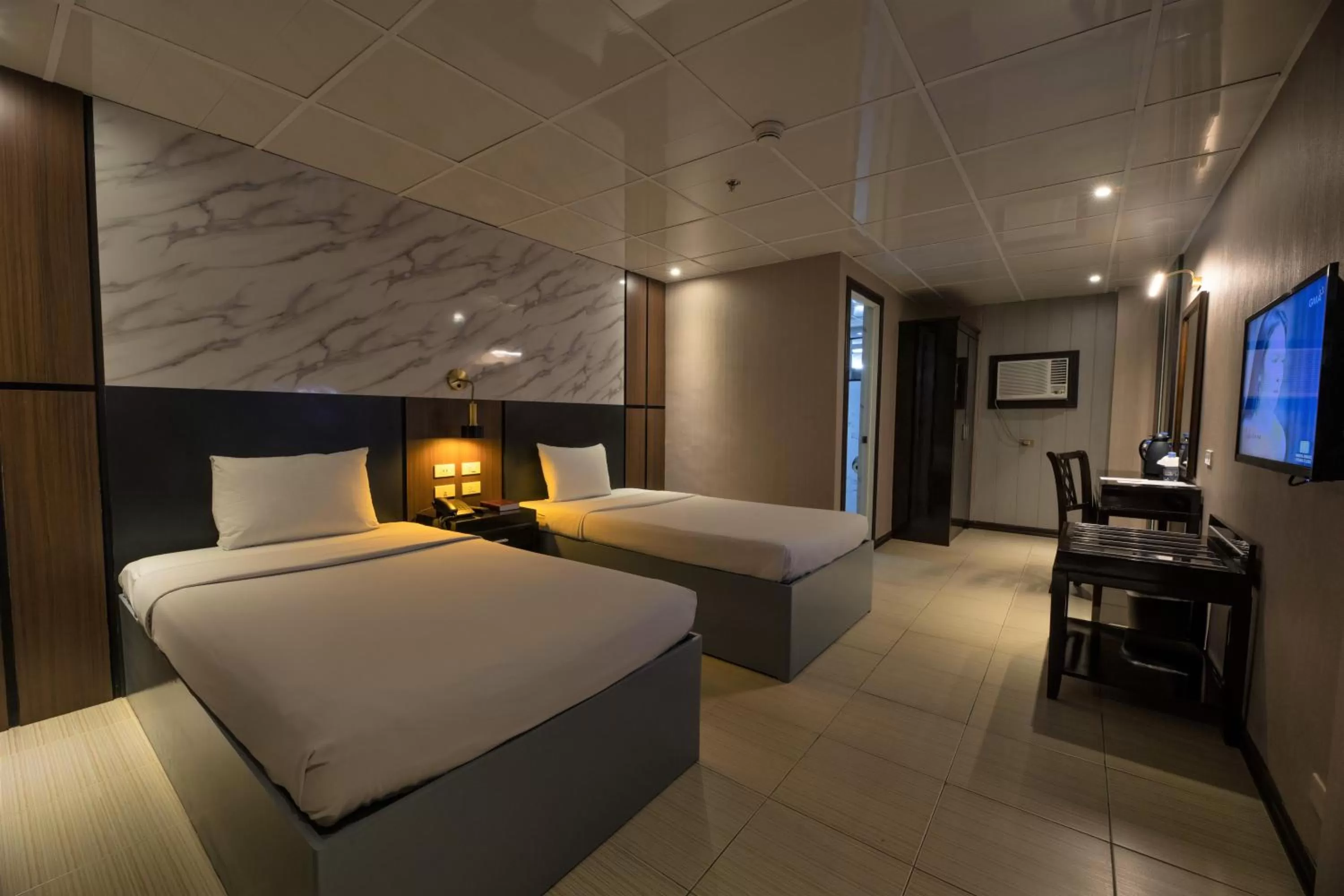 Junior Twin Room (No Window) in Star Plaza Hotel