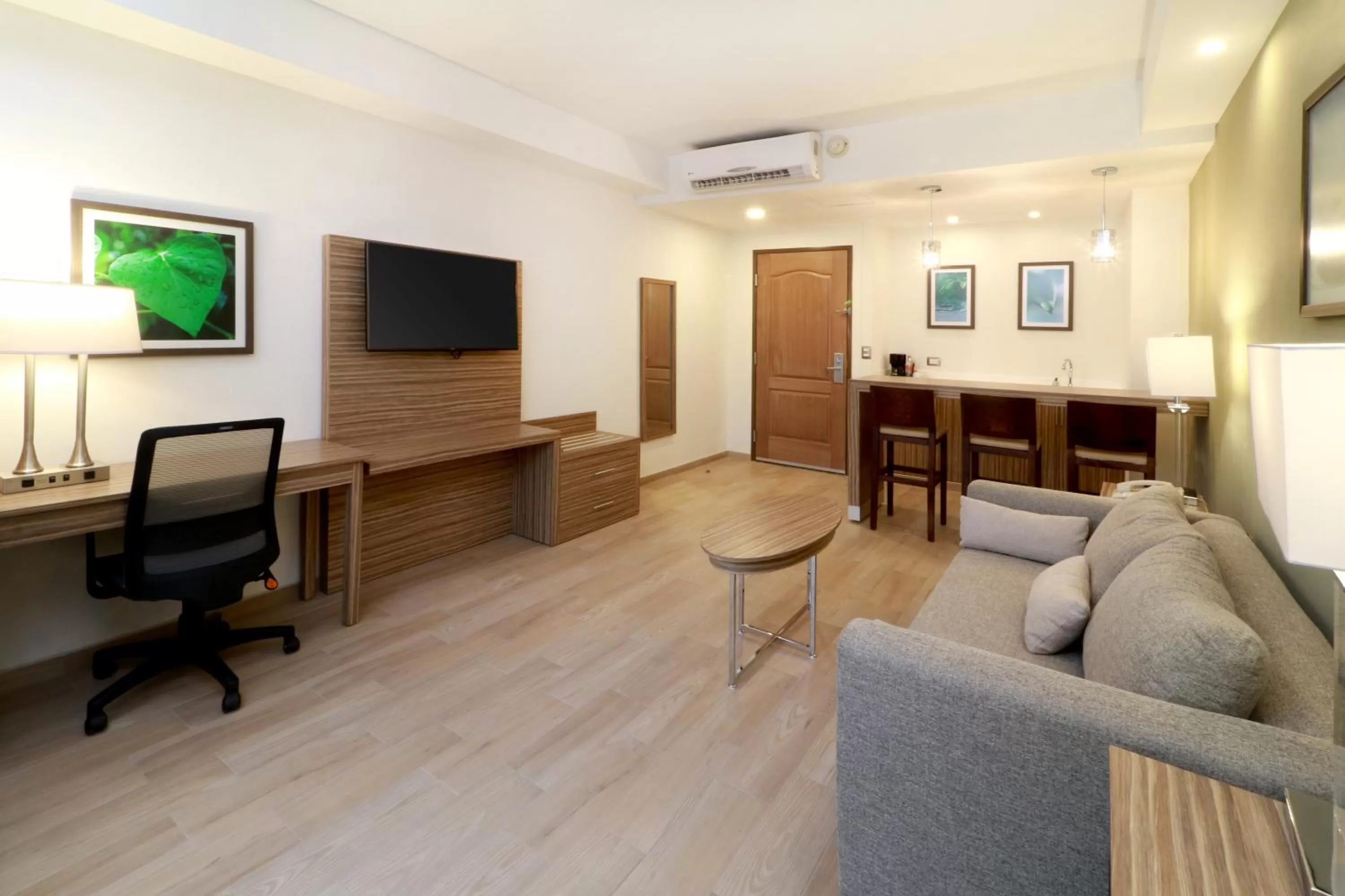 Master King One-Bedroom Suite - Non-Smoking in Wyndham Garden Monterrey Valle Real