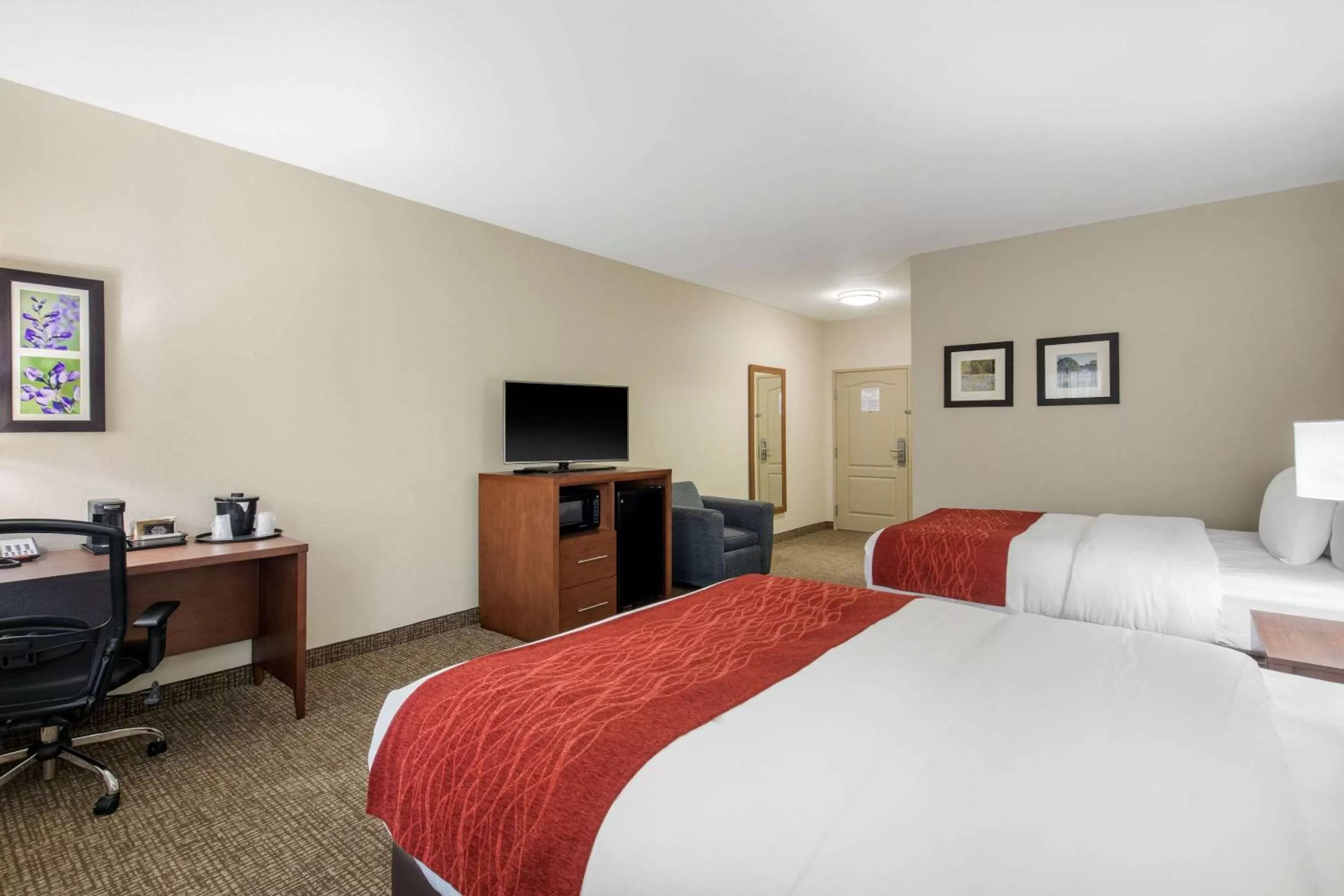 Queen Room with Two Queen Beds - Non-Smoking in Comfort Inn & Suites Cedar Hill Duncanville