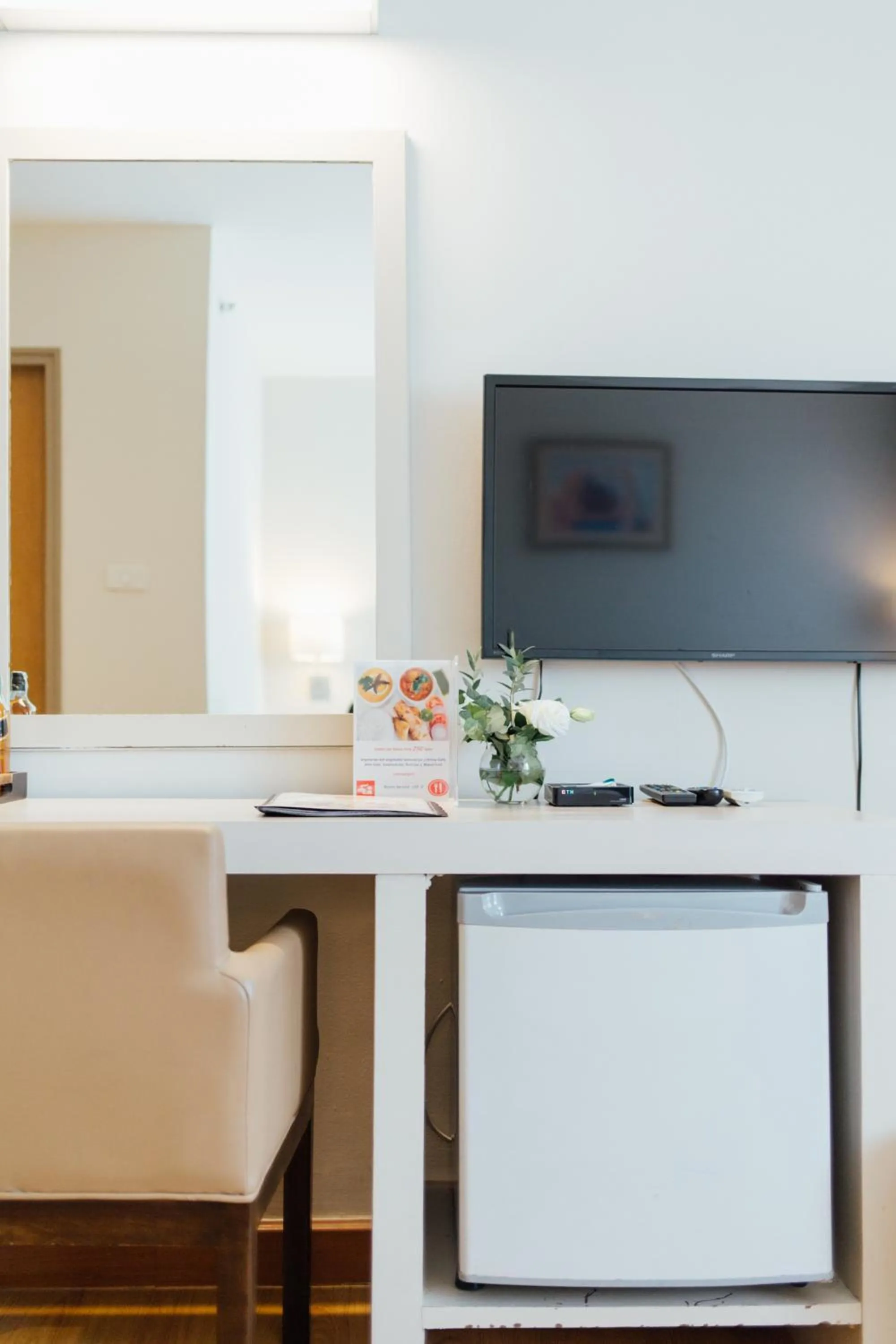 Superior Twin Room in Seasons Siam Hotel