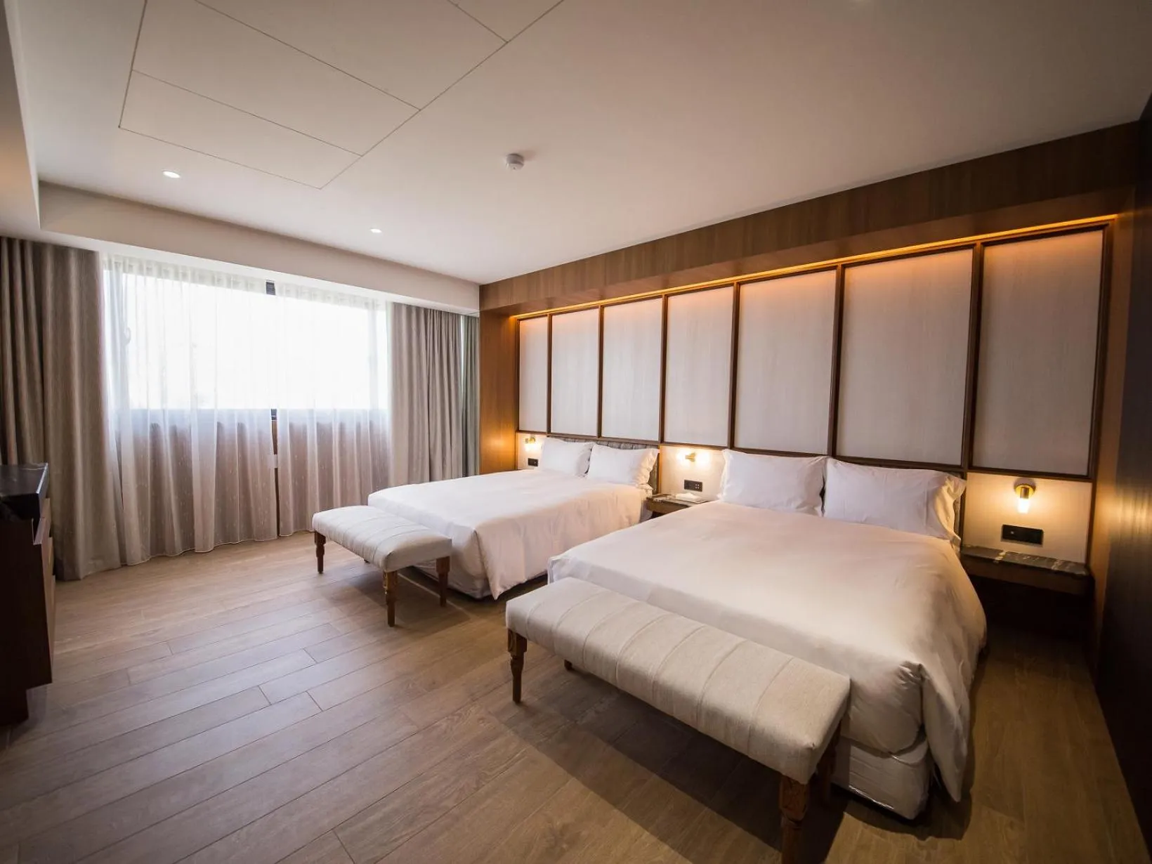 Quadruple Room - Disability Access in Hôtel de Ľeau