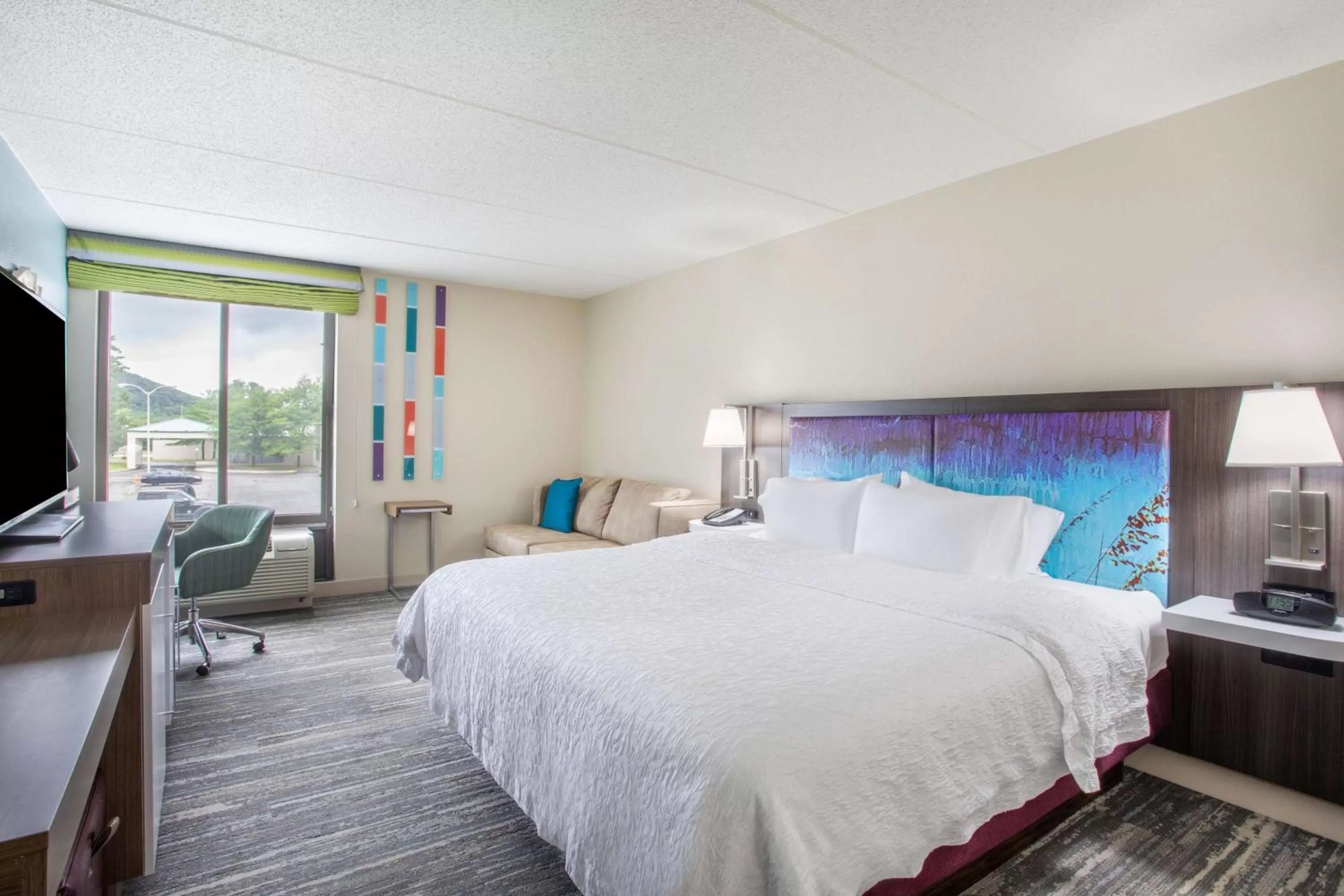 King Study Room with Sofa Bed - Non-Smoking in Hampton Inn Fishkill