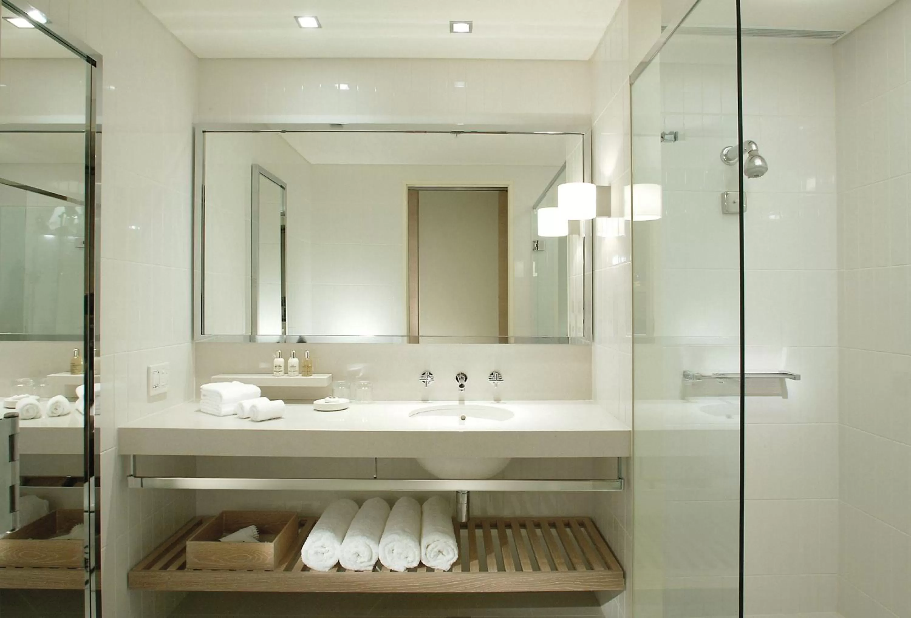 Standard King Room with City View in Crown Promenade Melbourne