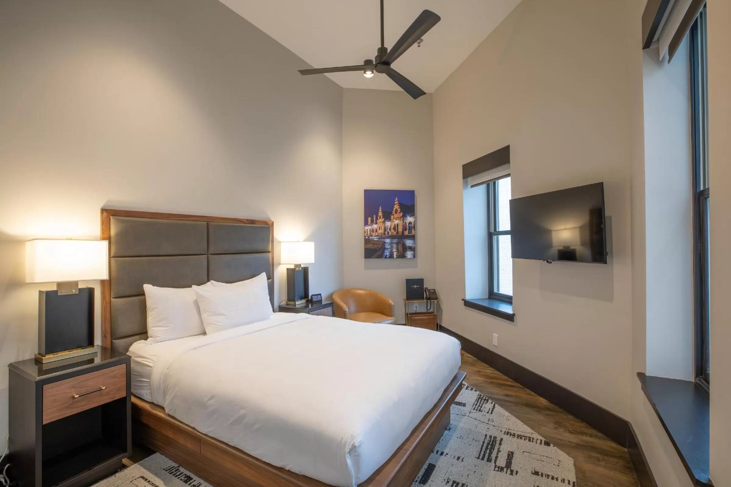 Standard Queen Room in The Bee Hotel, Danville