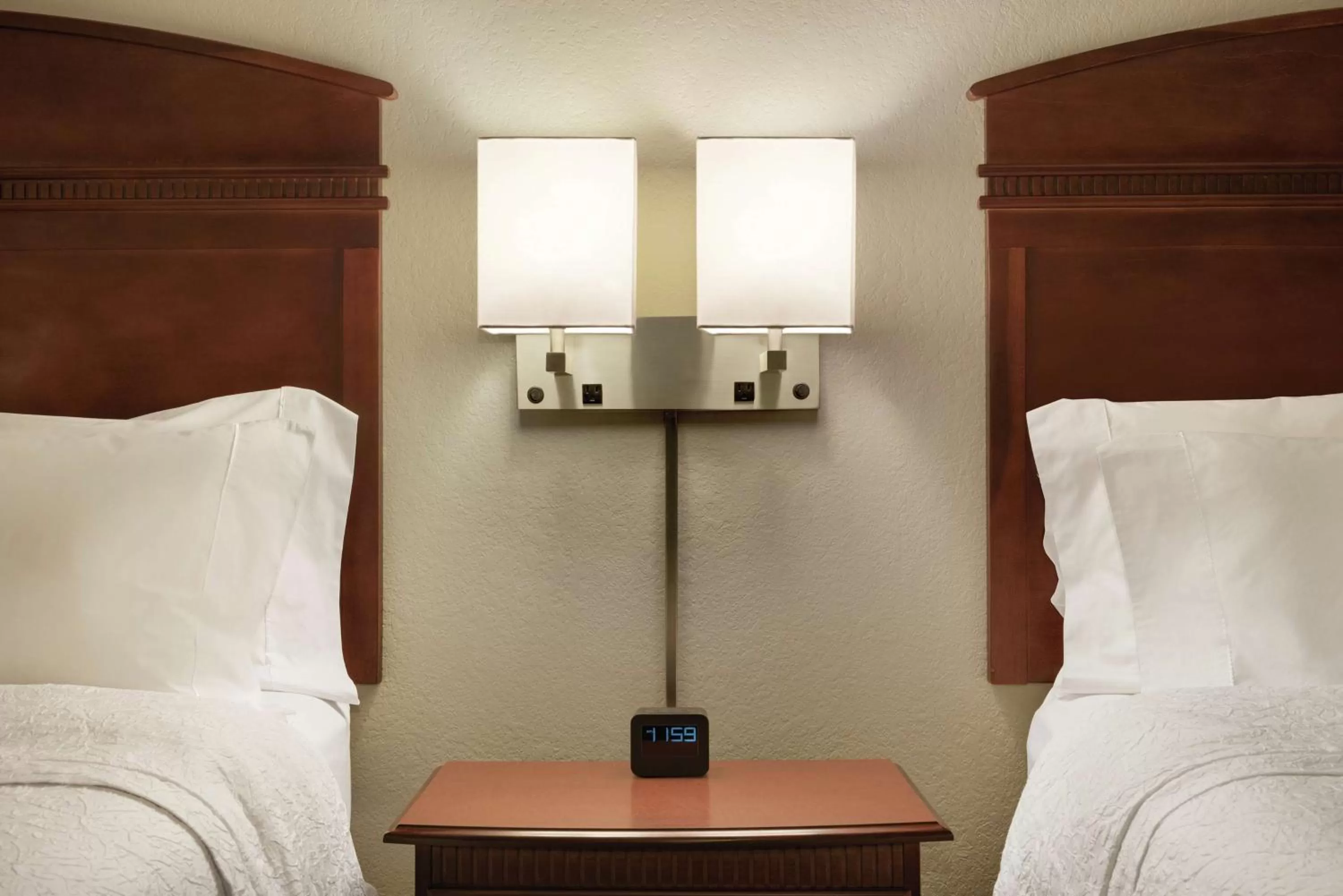 Queen Room with Two Queen Beds Mobility/Hearing Access with Tub in Hampton Inn & Suites Madison - West