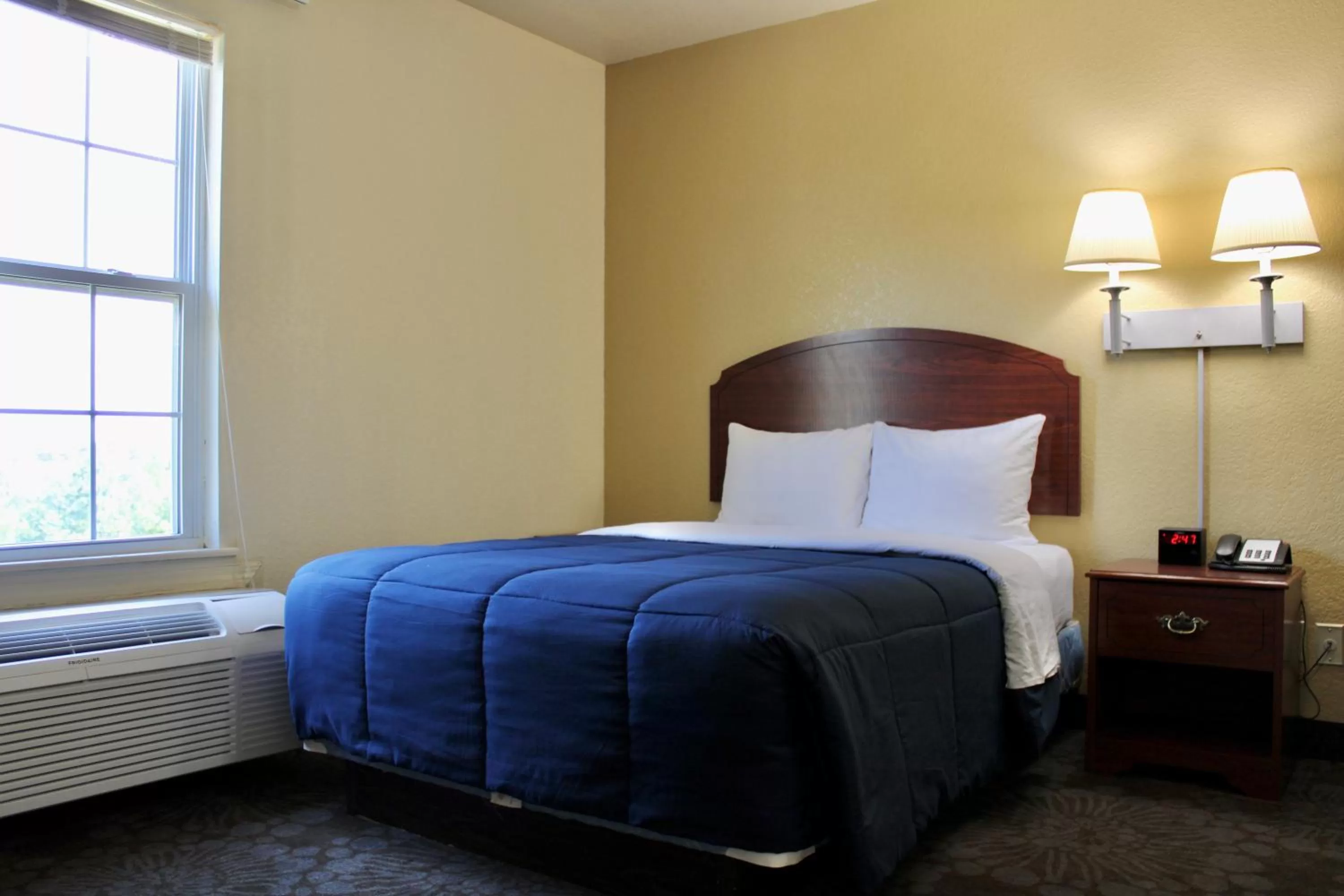 Standard Double Room with Fan in Candlelight Inn & Suites Hwy 69 near McAlester