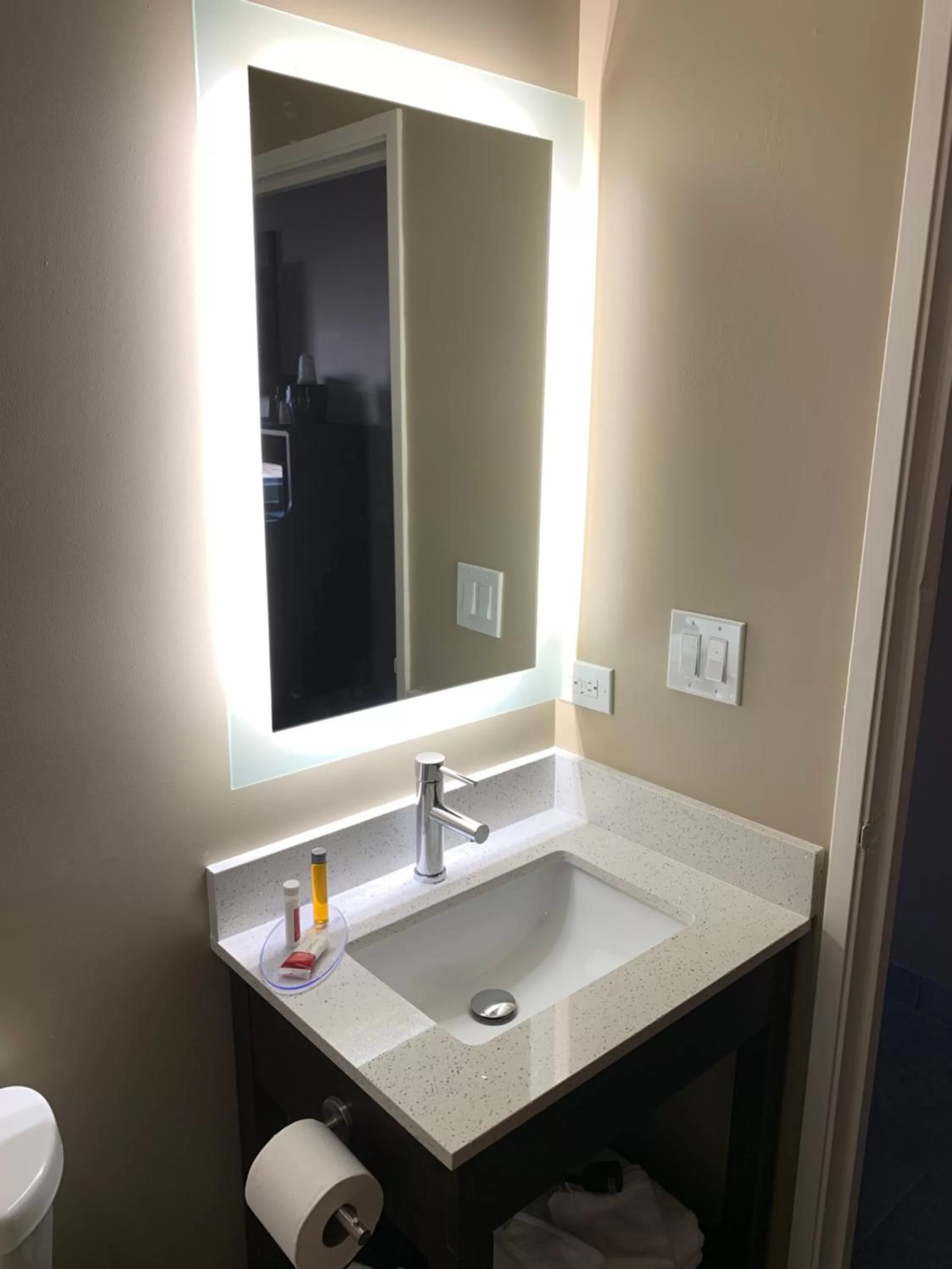 Queen Room with Bath Tub - Mobility Accessible/Non-Smoking in Super 8 by Wyndham Joliet