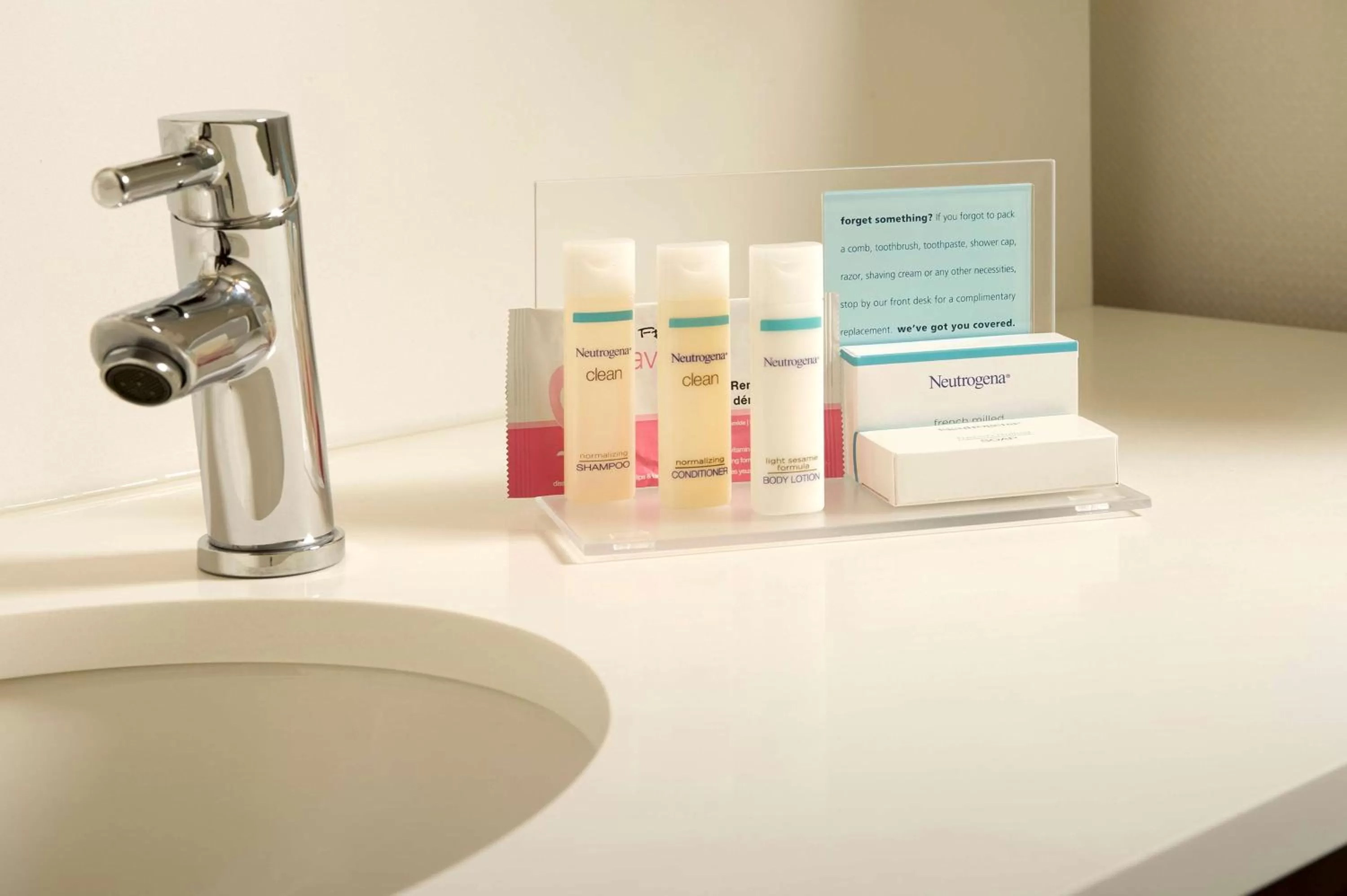 Queen Room with Two Queen Beds - Mobility and Hearing Access/Non-Smoking in Hampton Inn & Suites Syracuse/Carrier Circle