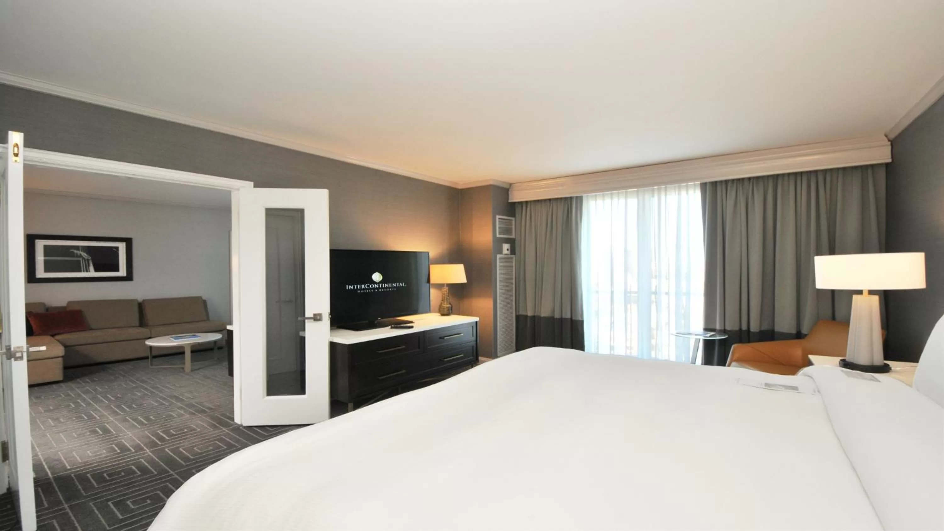 One-Bedroom King Suite with Balcony in InterContinental Kansas City at the Plaza by IHG