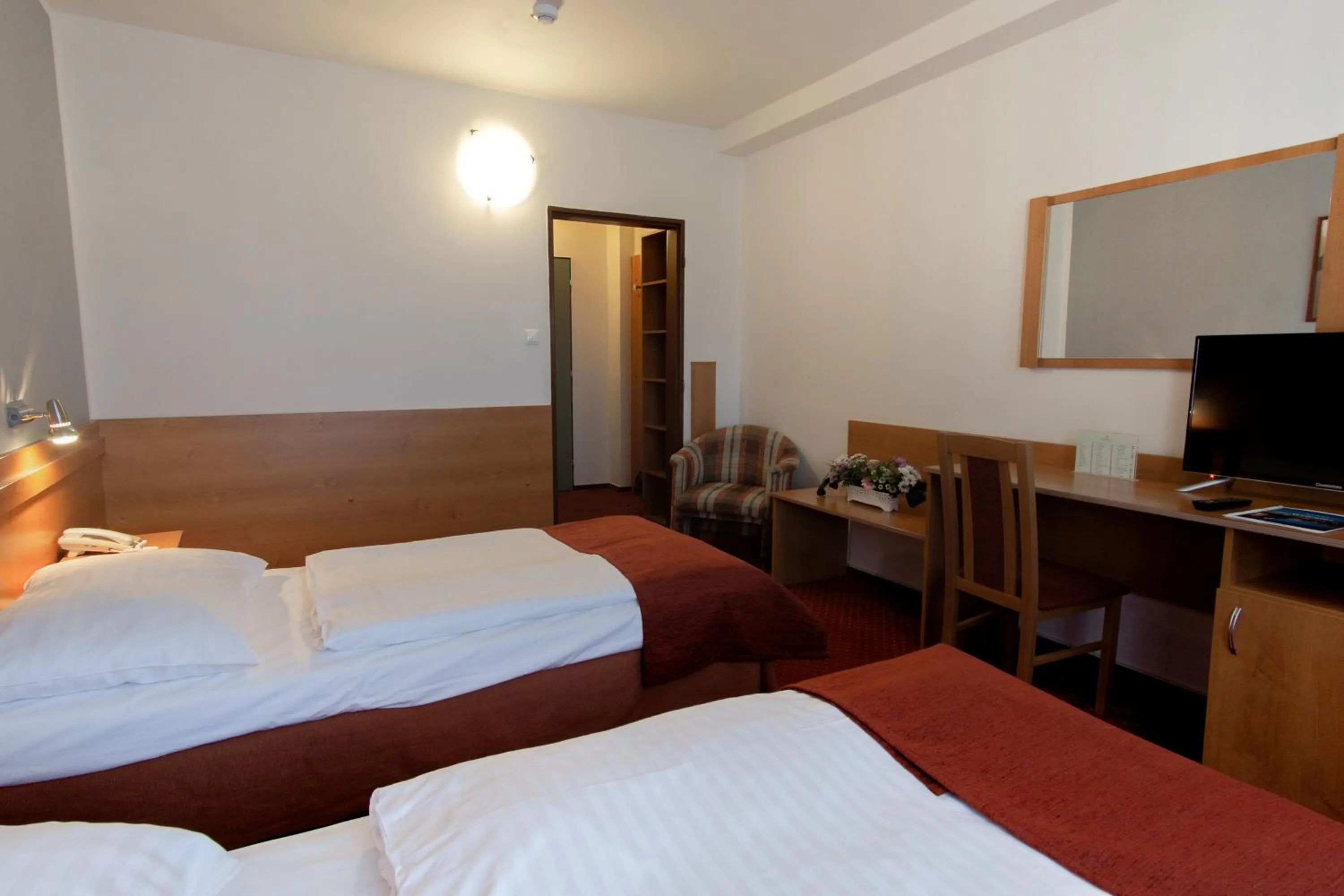 Twin Room in Hotel Globus