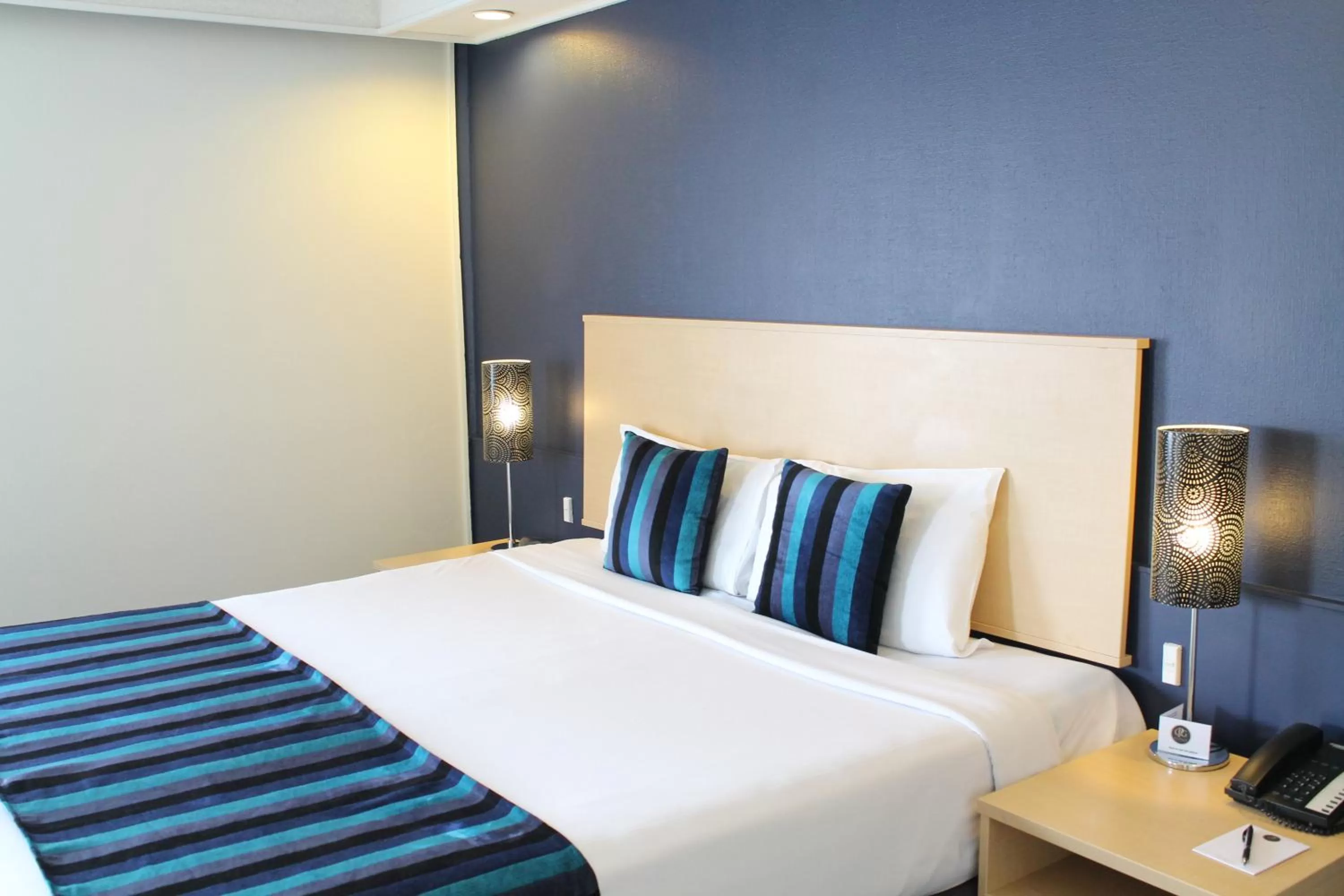 Standard King Room in Willis Wellington Hotel