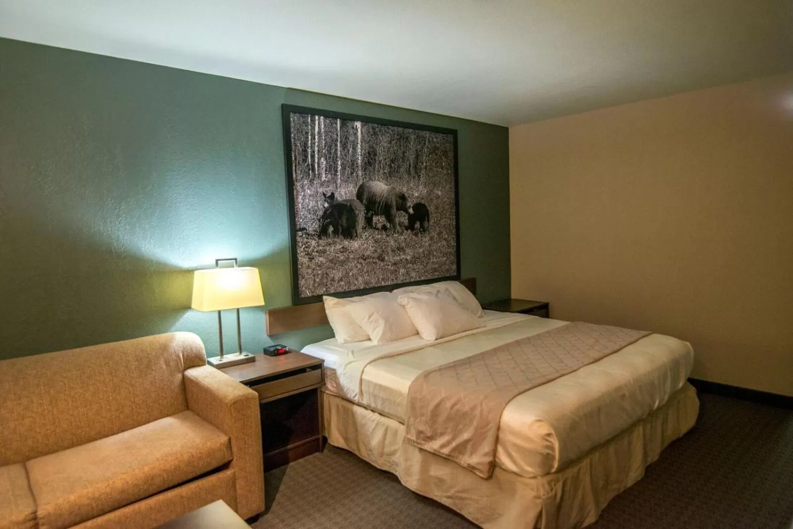 King Room - Non-Smoking in Super 8 by Wyndham Dauphin