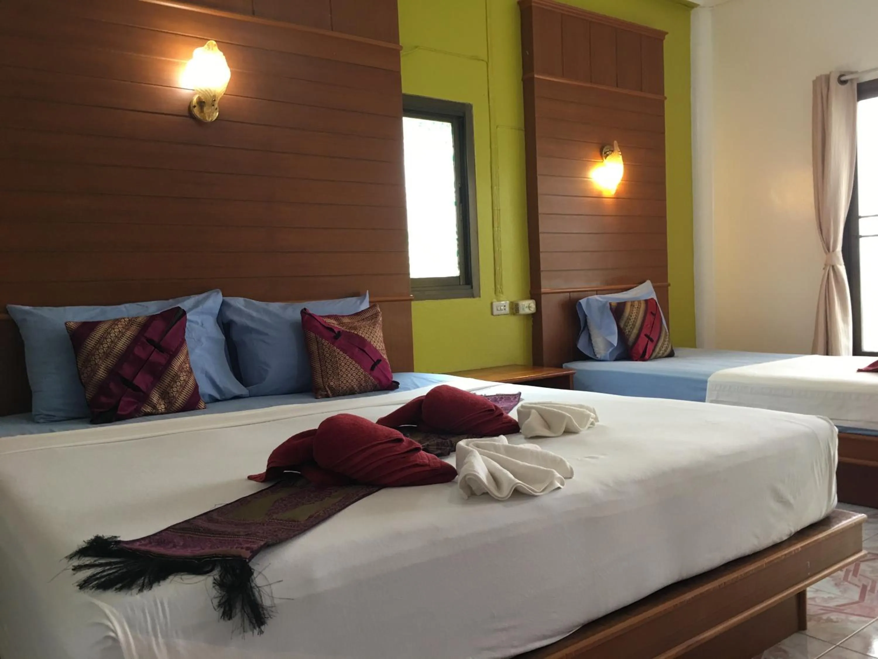 Deluxe Double or Twin Room in Lanta Garden Home