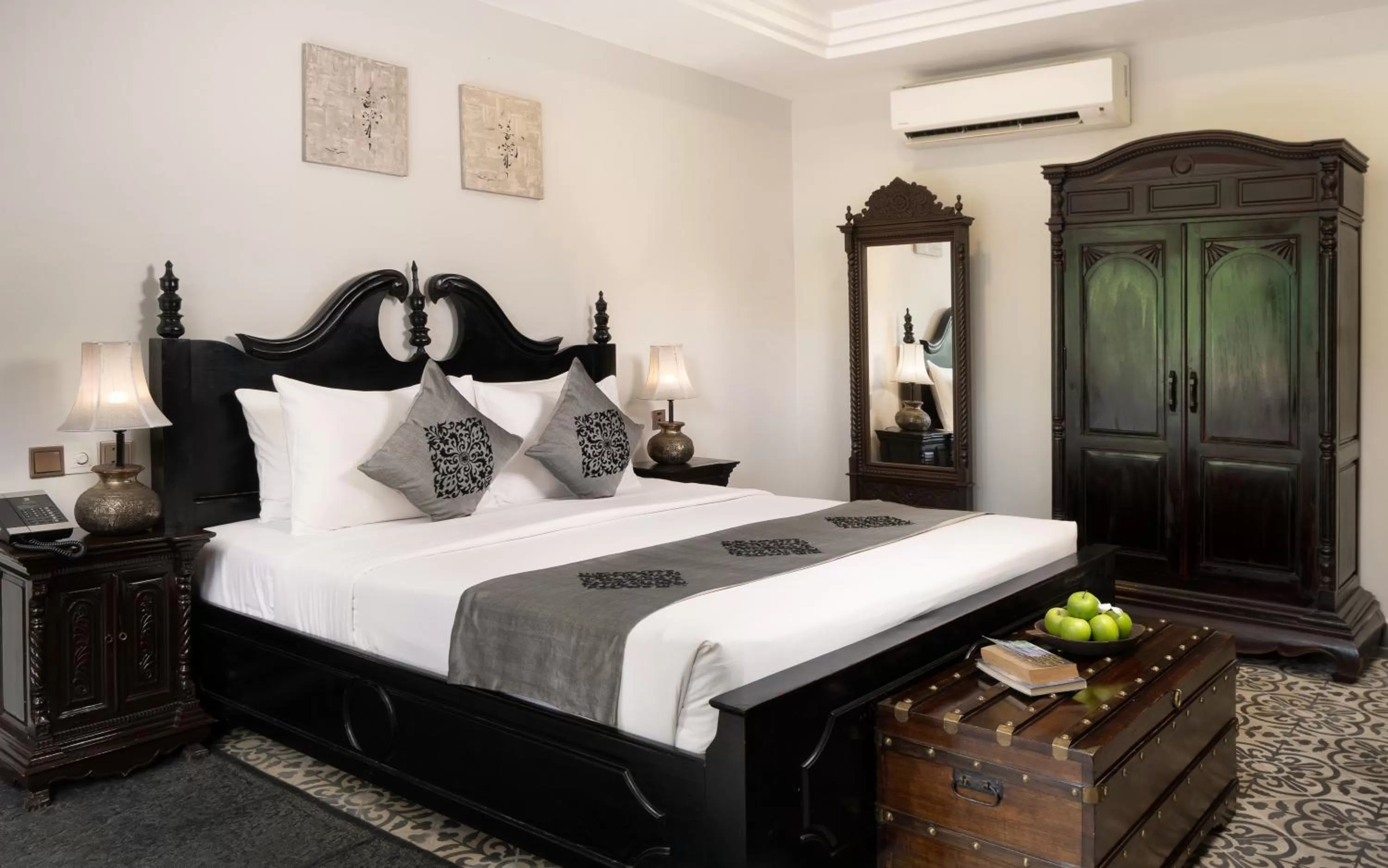 Royal Suite with Bathtub in Mane Boutique Hotel & Spa