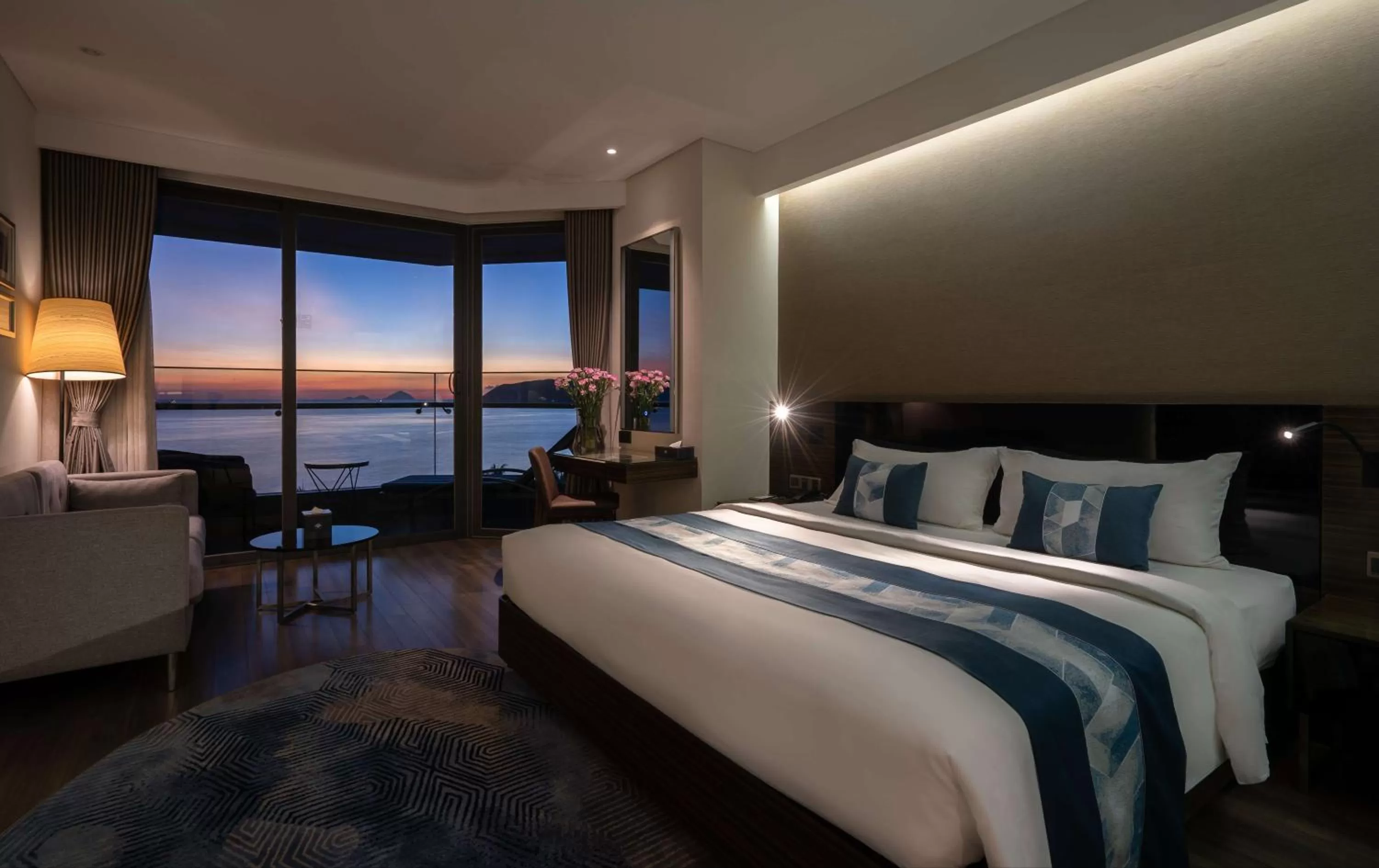 Executive King Room with Ocean View and Balcony in Queen Ann Nha Trang Hotel