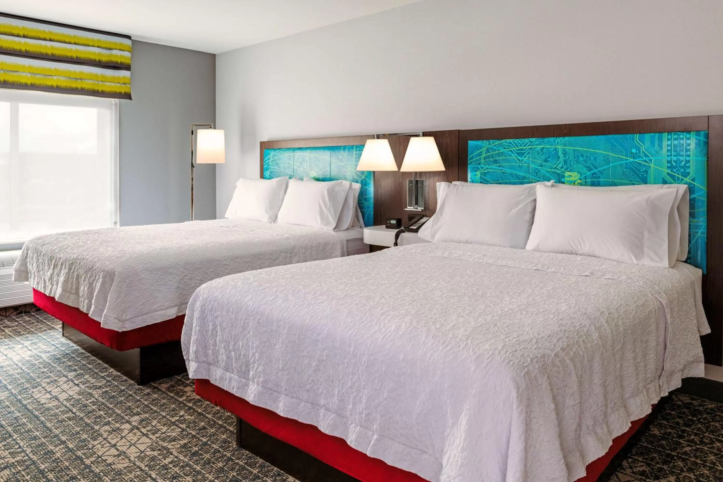 Queen Room with Bath Tub - Mobility Access/Non-Smoking in Hampton Inn & Suites Pittsburgh New Stanton PA