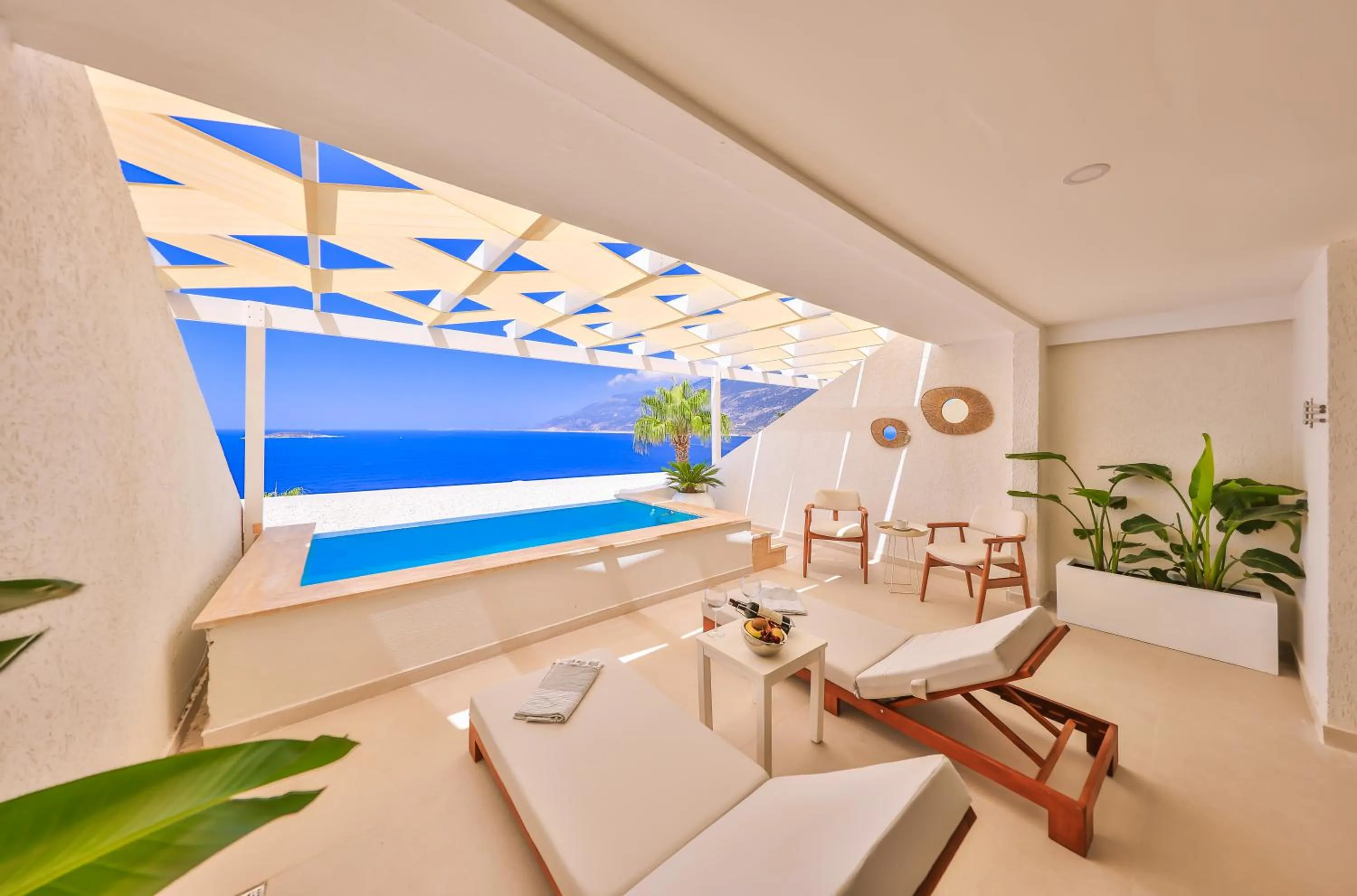 Junior Suite with Private Pool in La Kumsal Hotel