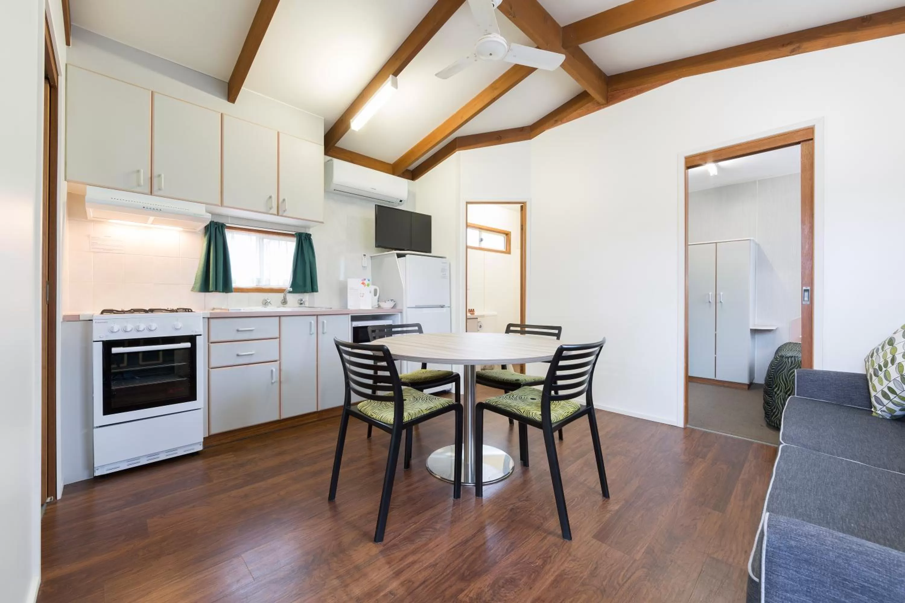  Grevillea Cabin (2 Bedroom) in Alivio Tourist Park Canberra