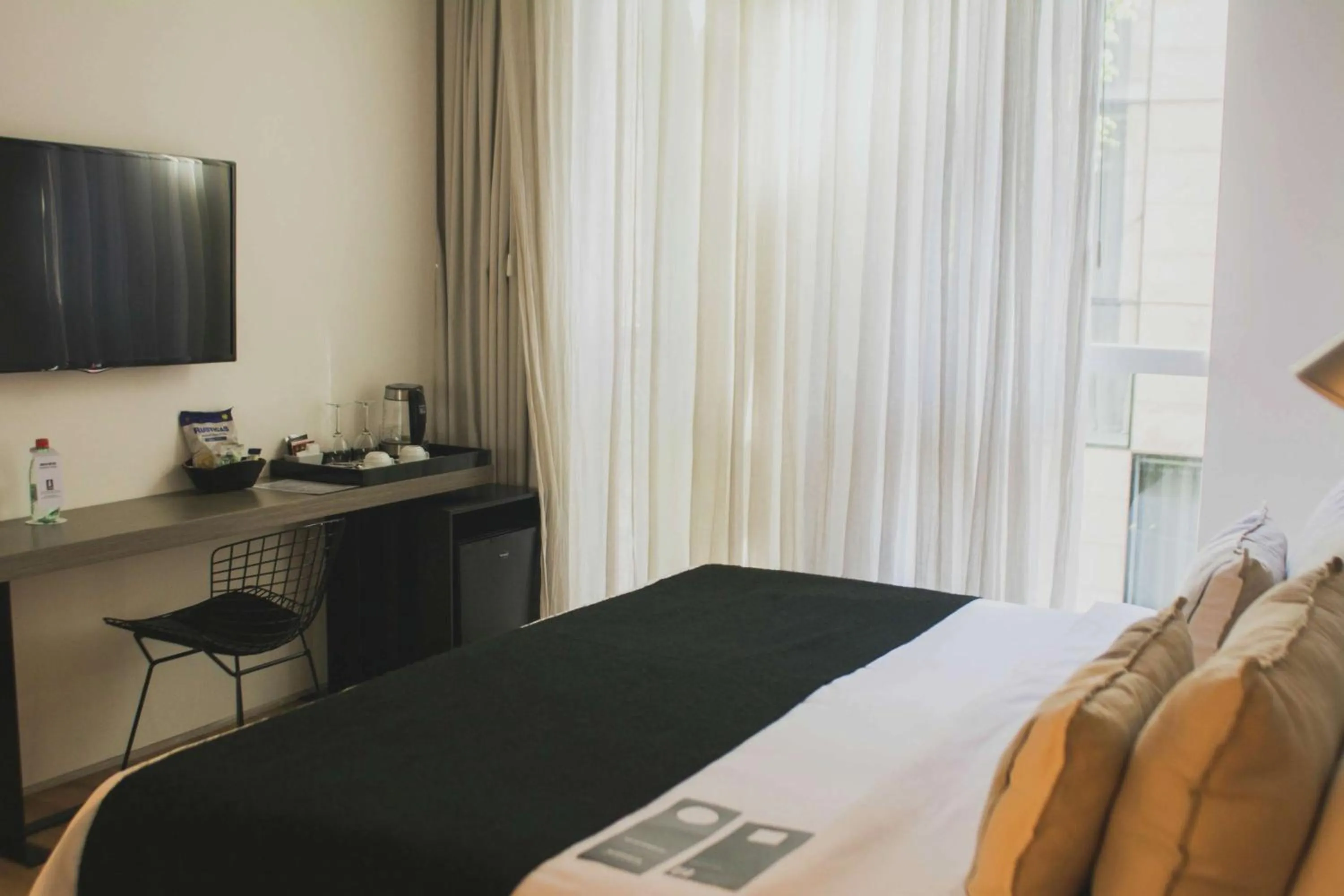 Queen Room in Anselmo Buenos Aires, Curio Collection by Hilton