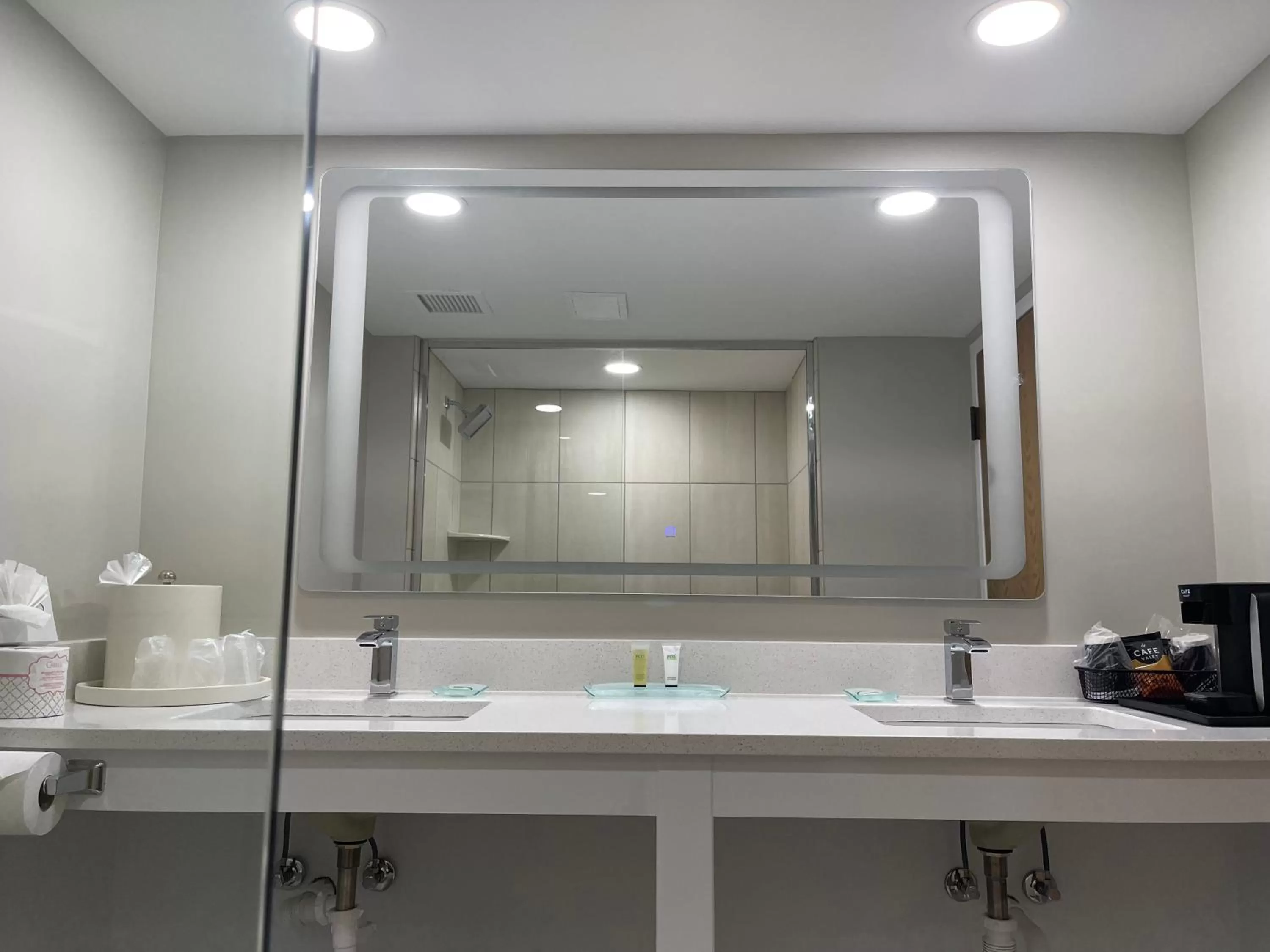 Deluxe Studio - single occupancy in Chateau Hotel and Conference Center