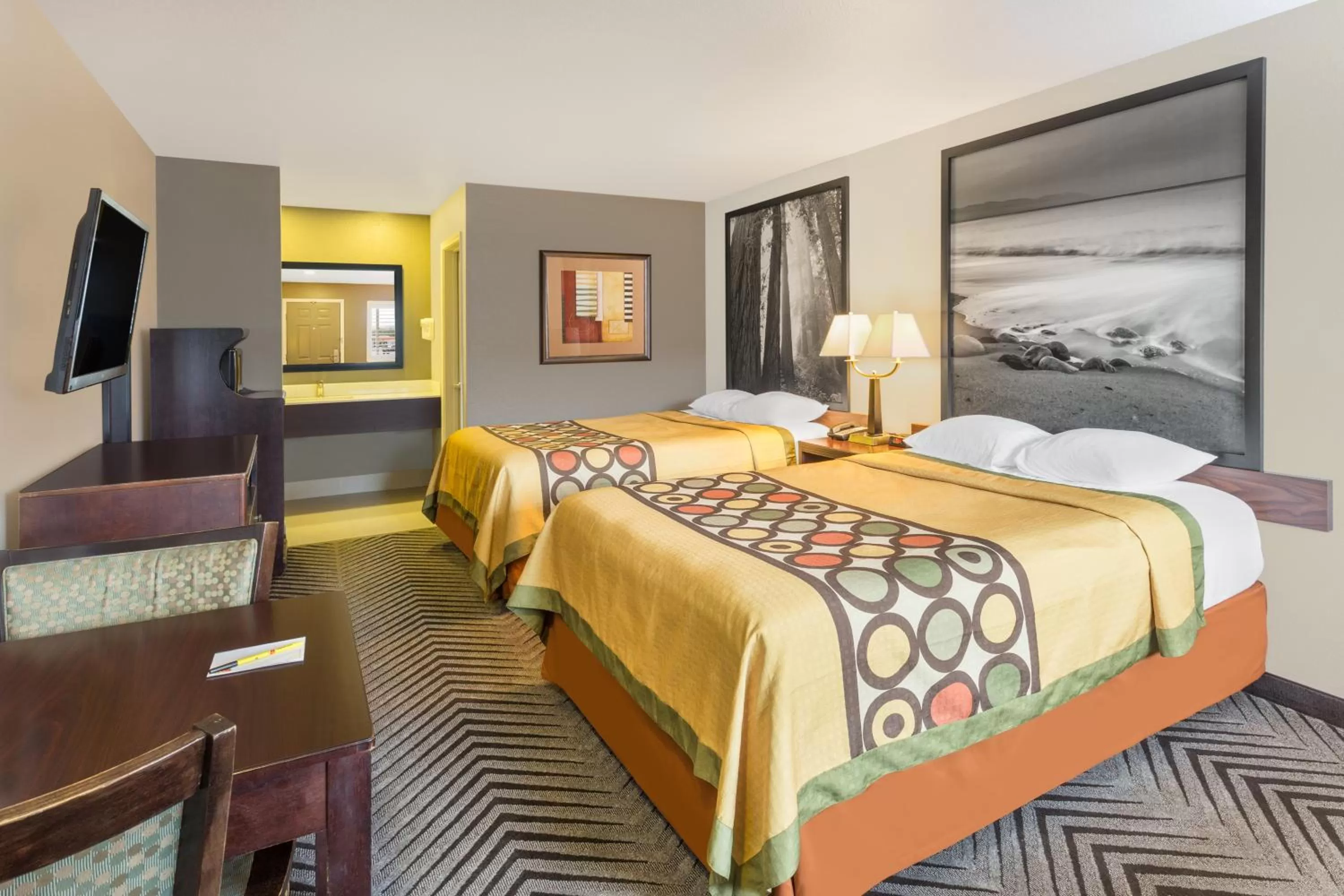 Queen Room with Two Queen Beds - Non-Smoking in Super 8 by Wyndham Fortuna