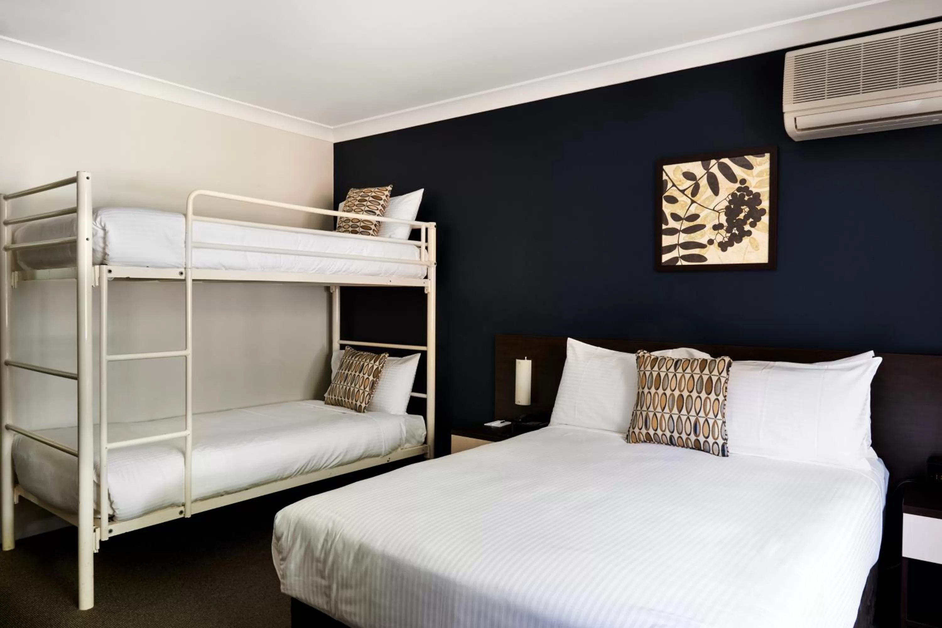 Quadruple Room in 175 Hotel Westmead