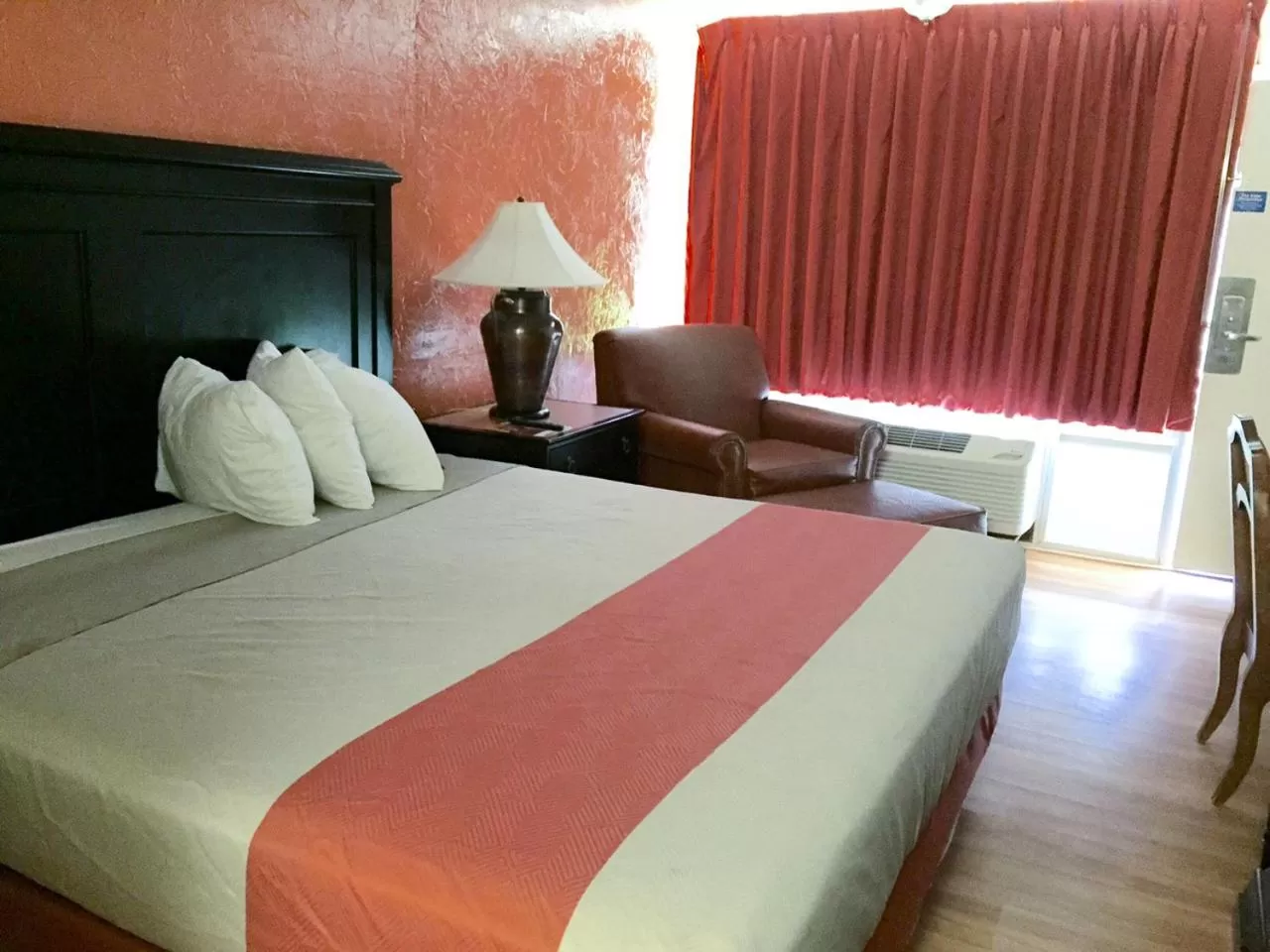 King Room - Smoking  in Motel 6-Townsend, GA