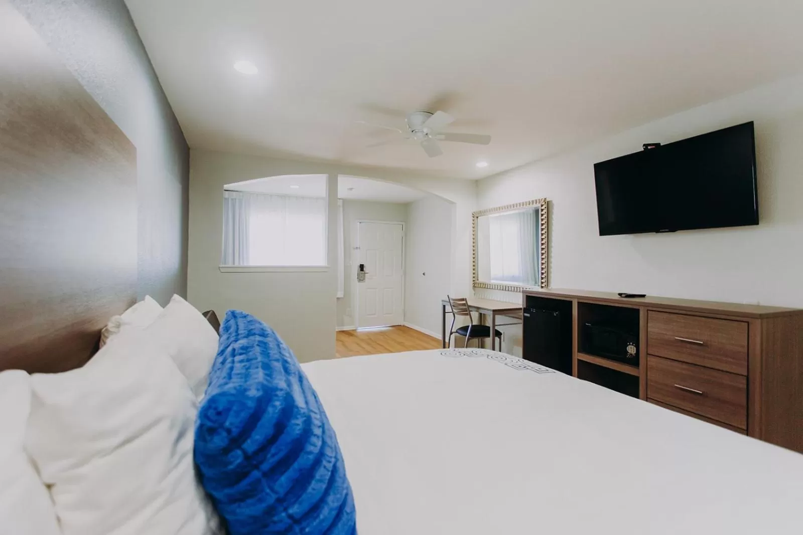 Executive King Room in Scottish Inn & Suites - Kemah Boardwalk