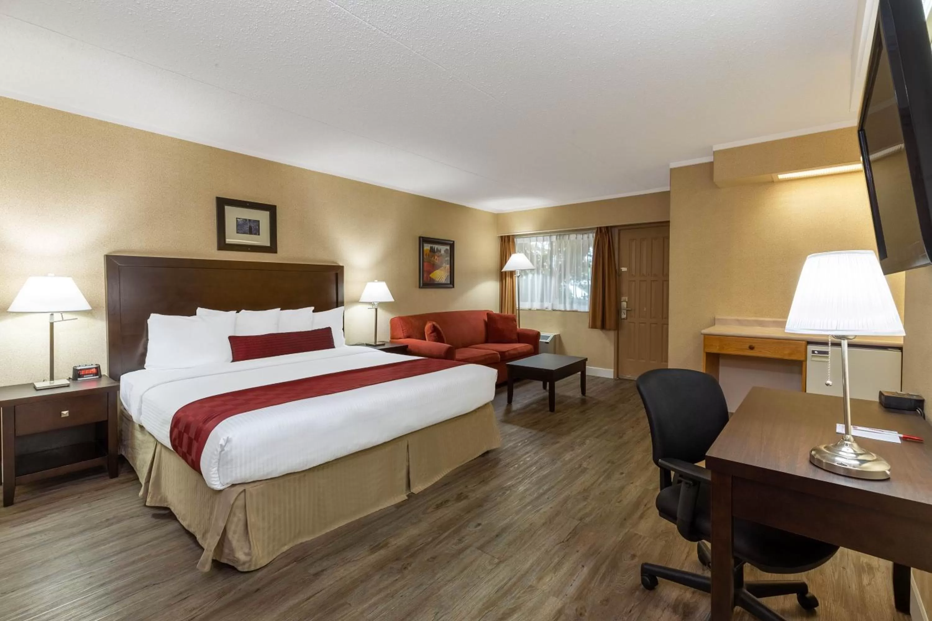 King Studio Suite - Non-Smoking in Ramada by Wyndham Coquitlam