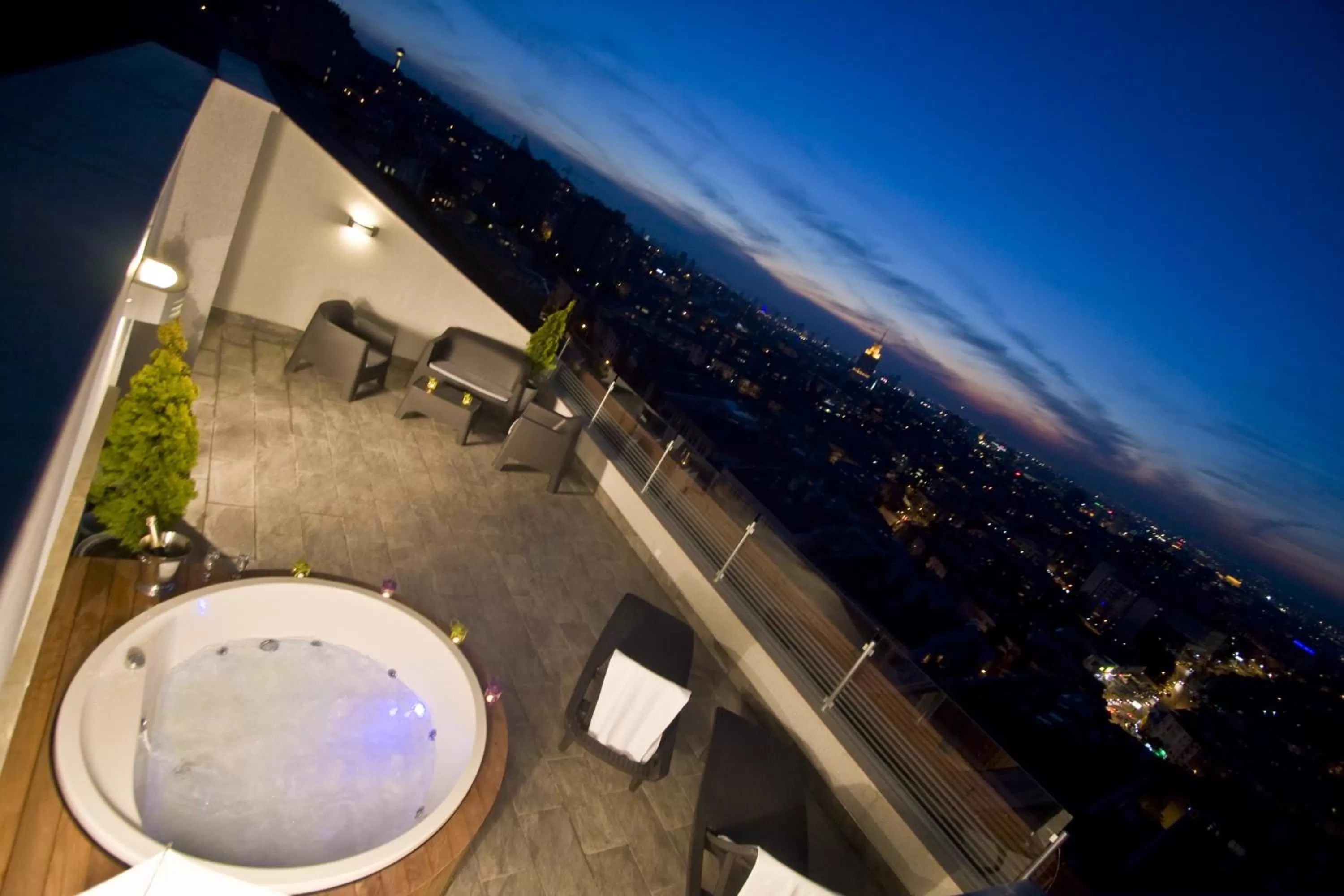 Suite with Terrace in Apart Hotel Best