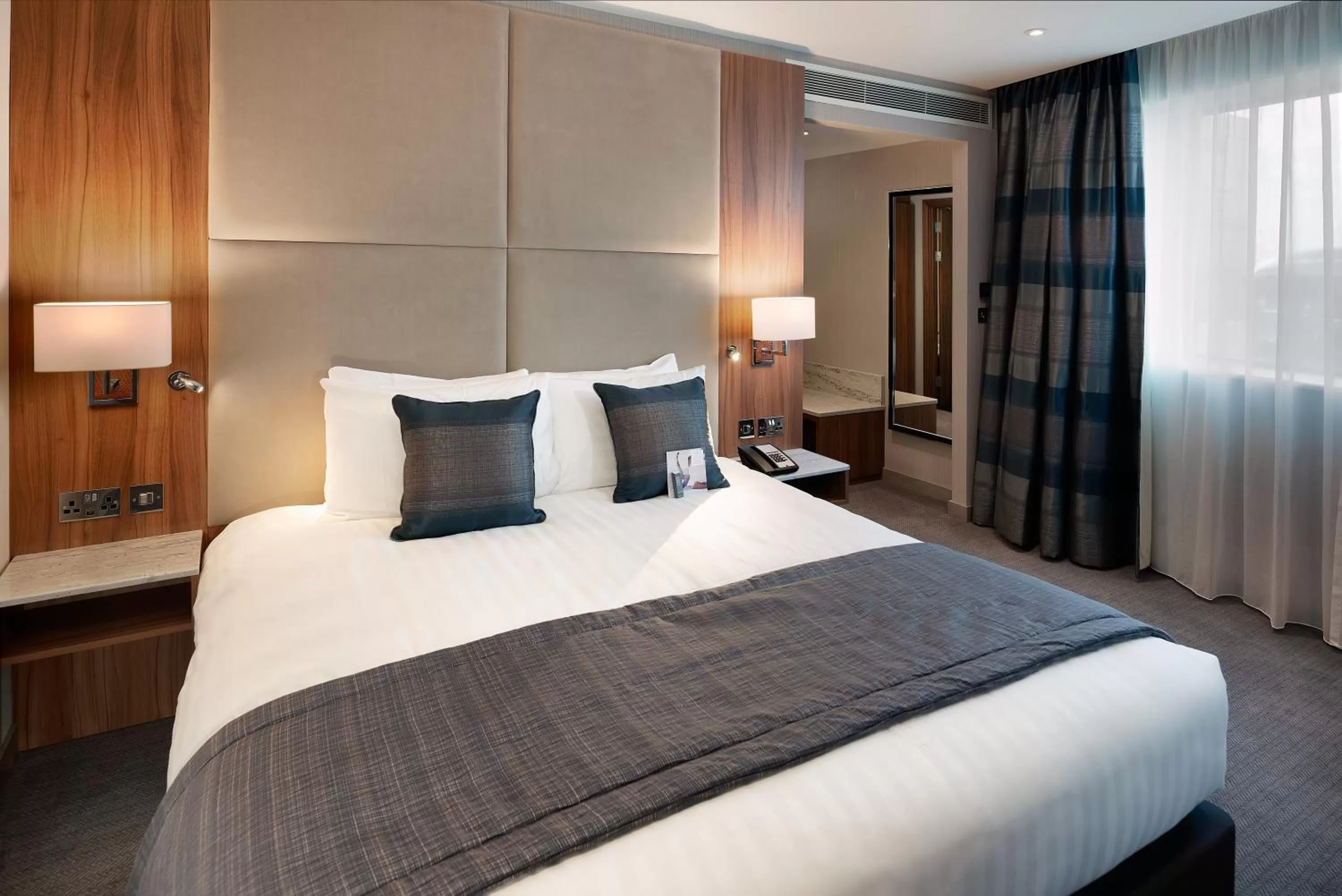Club King Suite - Club Floor in Crowne Plaza London Heathrow T4 by IHG