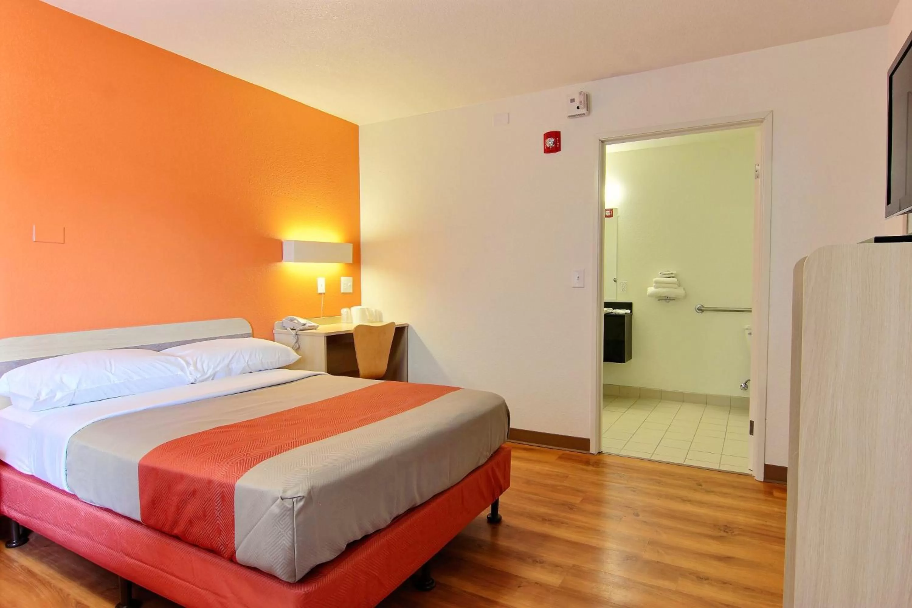 Queen Room in Motel 6-Kingsville, TX