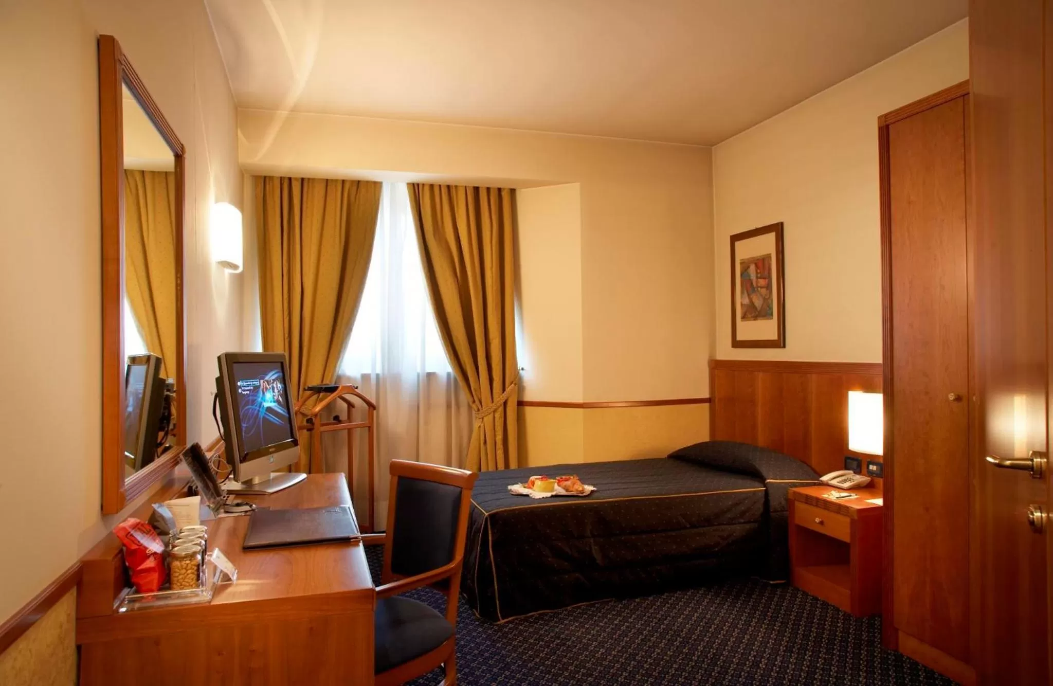 Small Double Room in Pacific Hotel Fortino