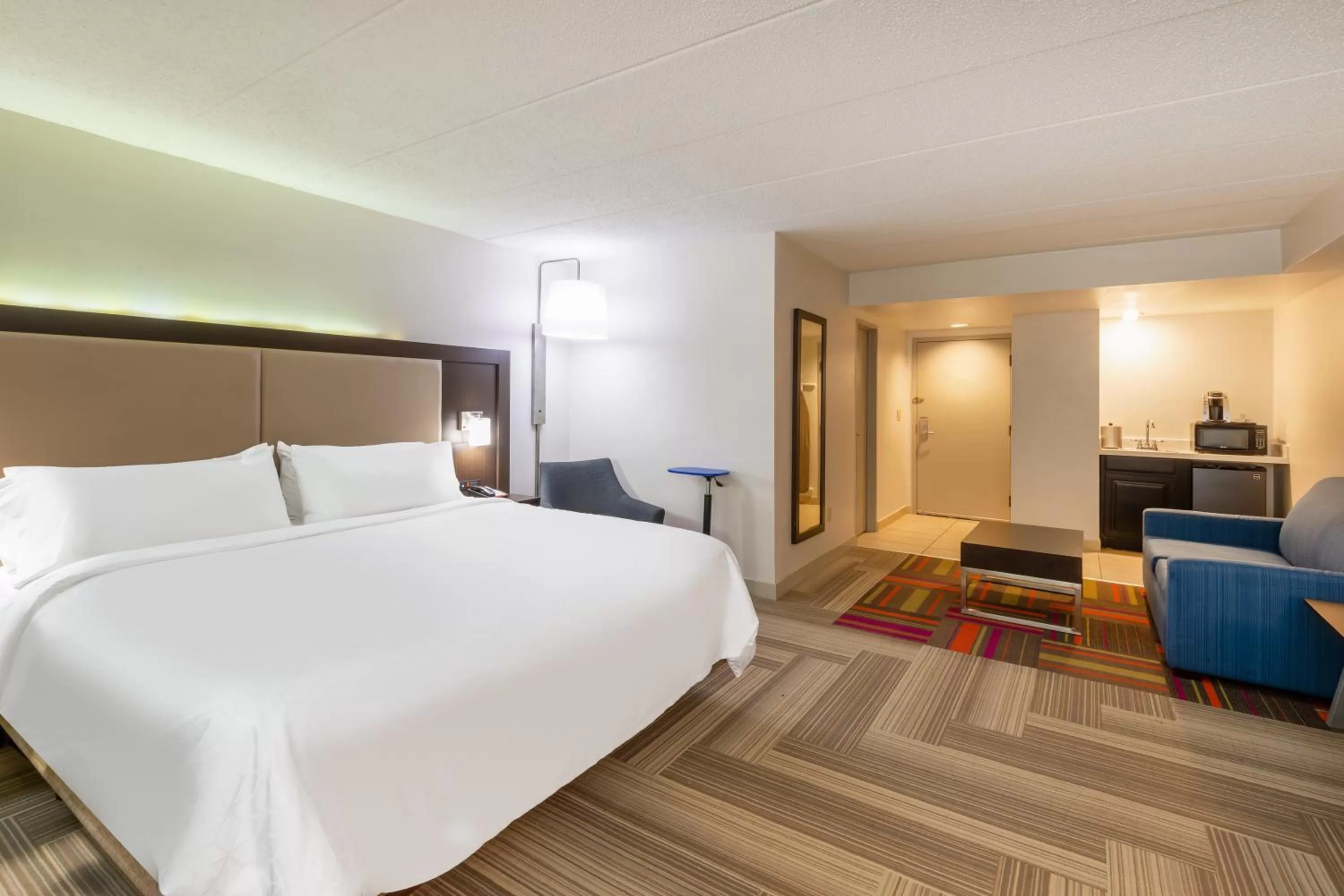Premium King Room with Jetted Tub in Holiday Inn Express Philadelphia NE-Bensalem by IHG