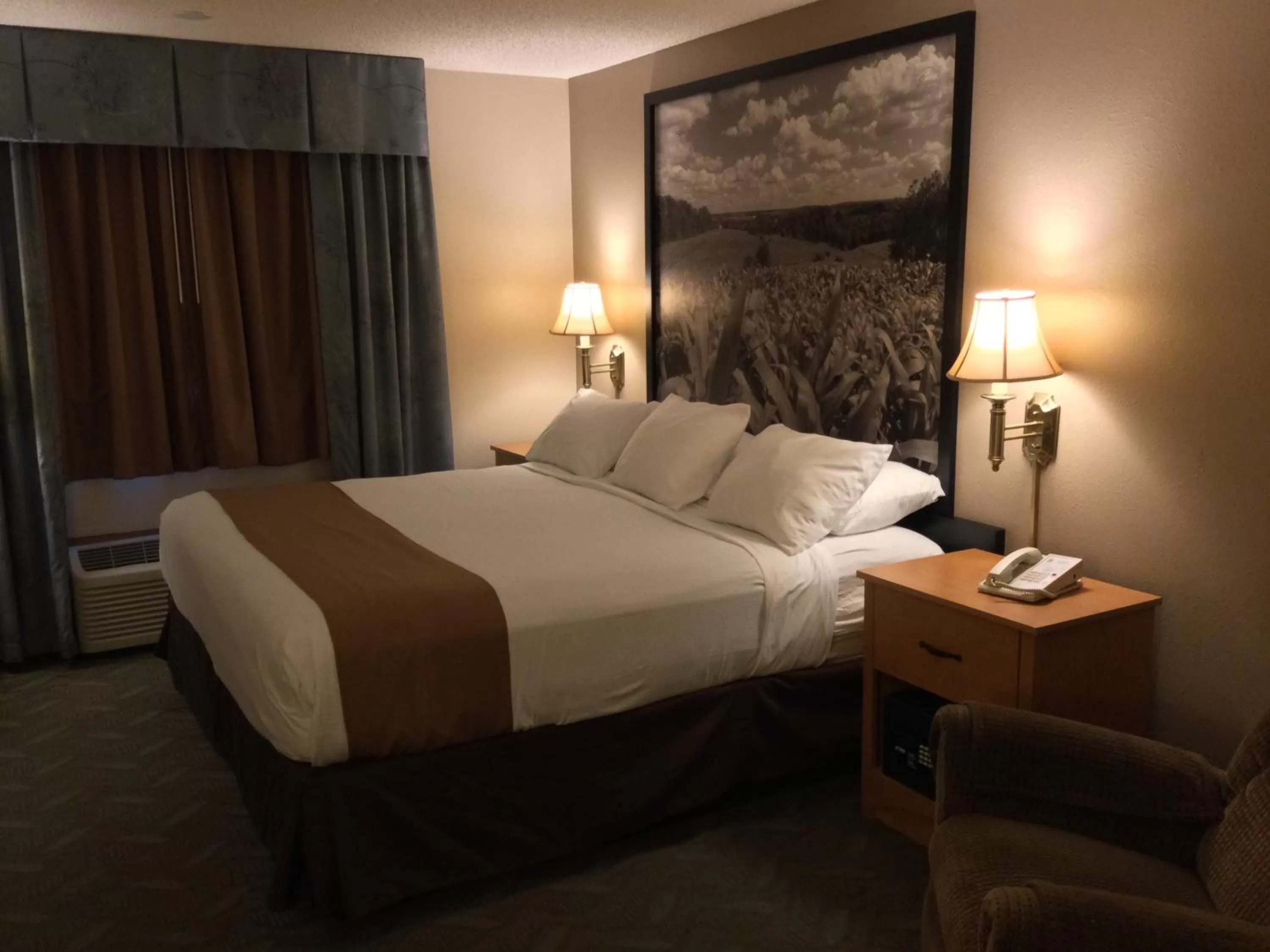 Deluxe King Suite - Non-Smoking in Super 8 by Wyndham Monroe WI