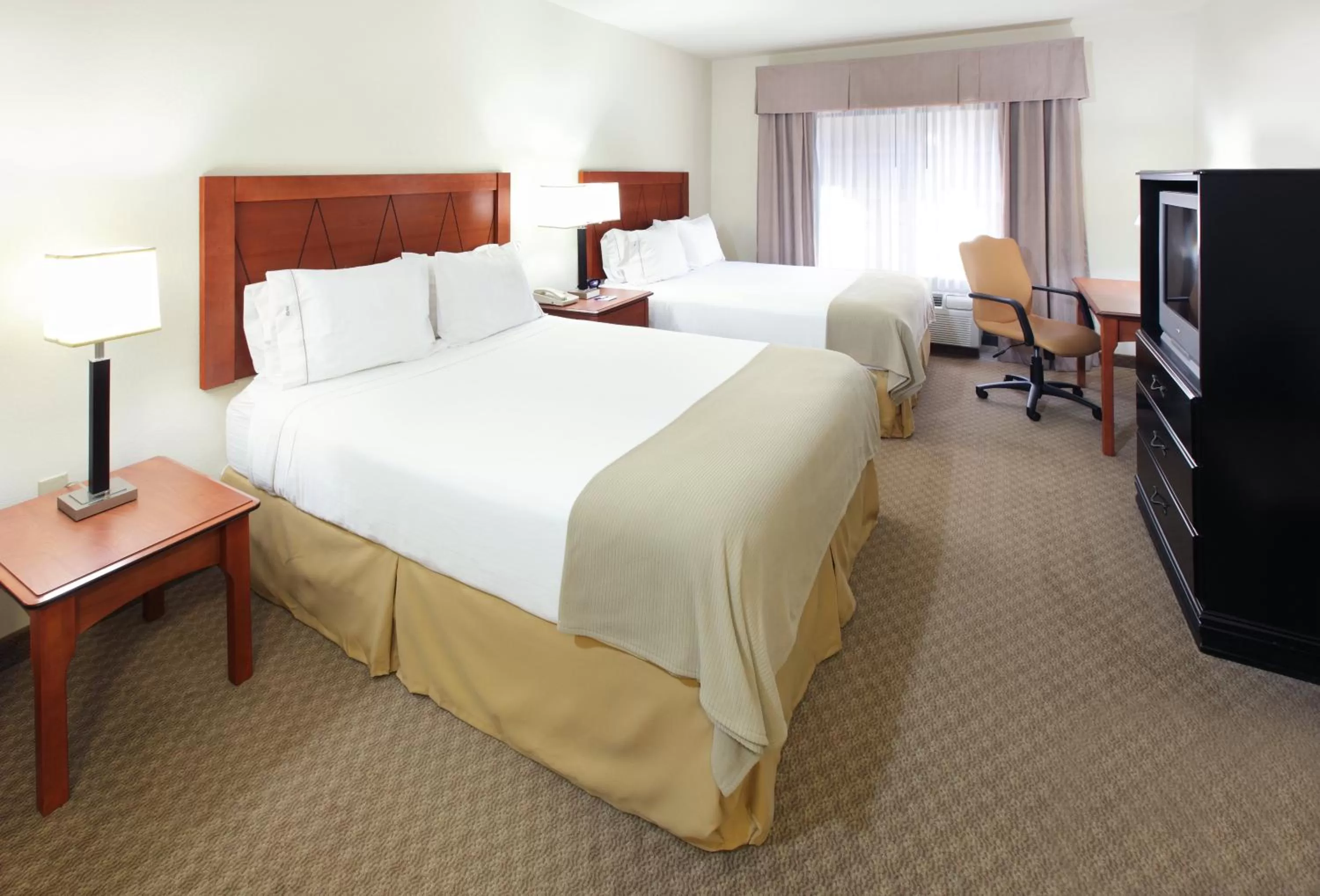 Queen Suite with Two Queen Beds and Mobility Accessible Tub - Non-Smoking in Holiday Inn Express & Suites Pine Bluff/Pines Mall by IHG